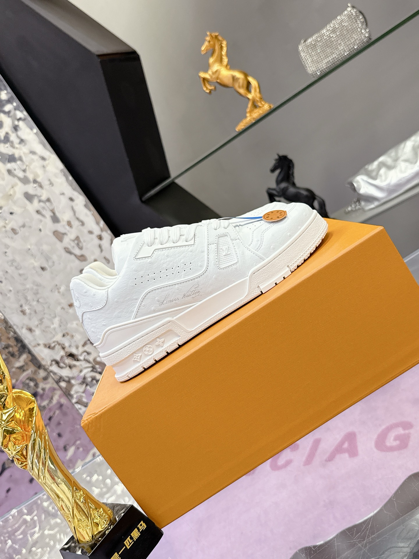 LV 一比一純白 Trainer 運動鞋 簡約百搭款|超A仿原單精品圖片 13 LV 一比一純白 Trainer 運動鞋 簡約百搭款|歐美奢侈品精品推薦