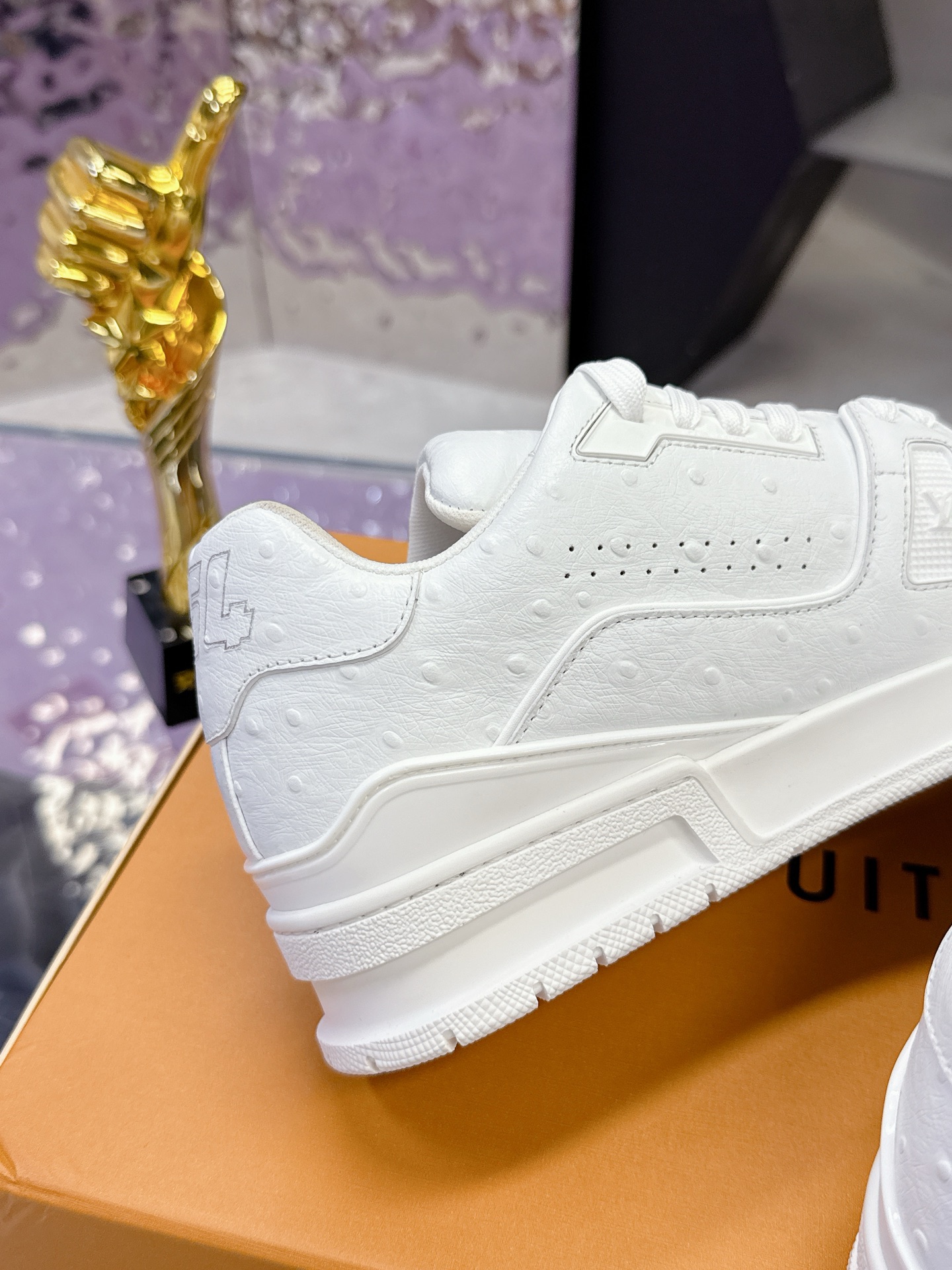 LV 一比一純白 Trainer 運動鞋 簡約百搭款|超A仿原單精品圖片 8 LV 一比一純白 Trainer 運動鞋 簡約百搭款|歐美奢侈品精品推薦