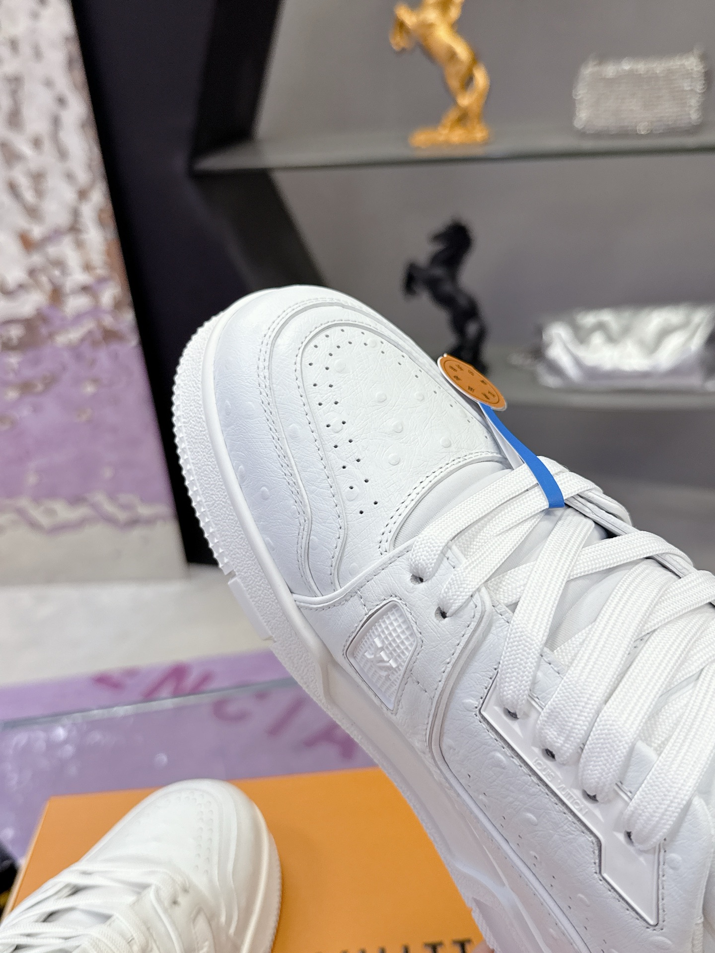 LV 一比一純白 Trainer 運動鞋 簡約百搭款|超A仿原單精品圖片 7 LV 一比一純白 Trainer 運動鞋 簡約百搭款|歐美奢侈品精品推薦