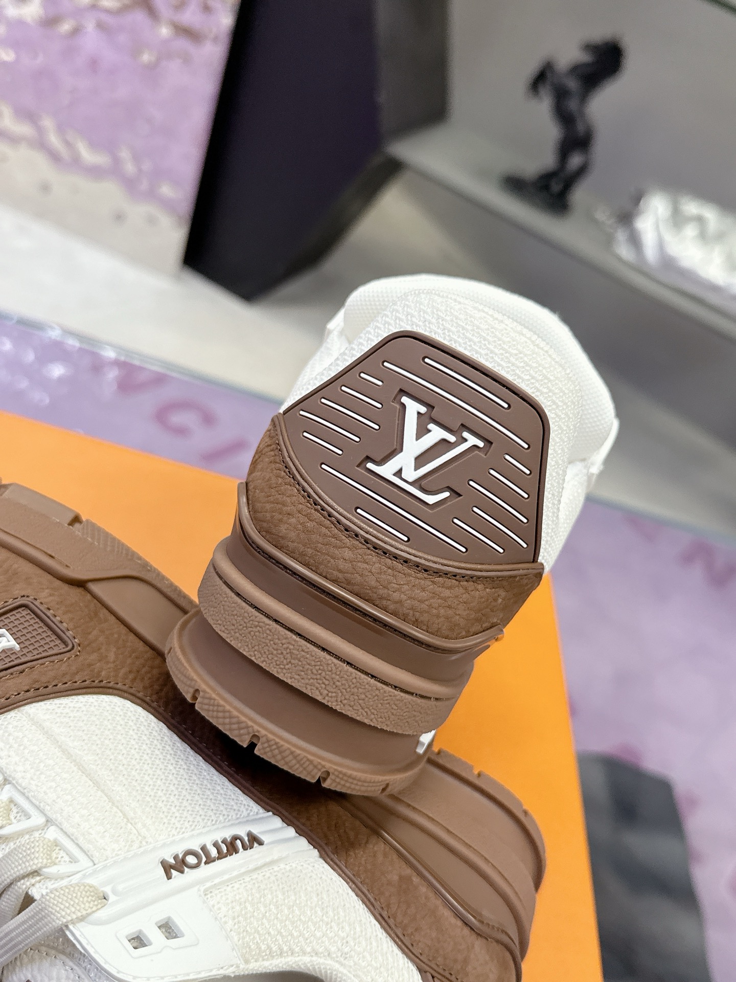 LV 原單運動鞋 咖啡白拼接休閒百搭款|超A仿原單精品圖片 7 LV 原單運動鞋 咖啡白拼接休閒百搭款|歐美奢侈品精品推薦