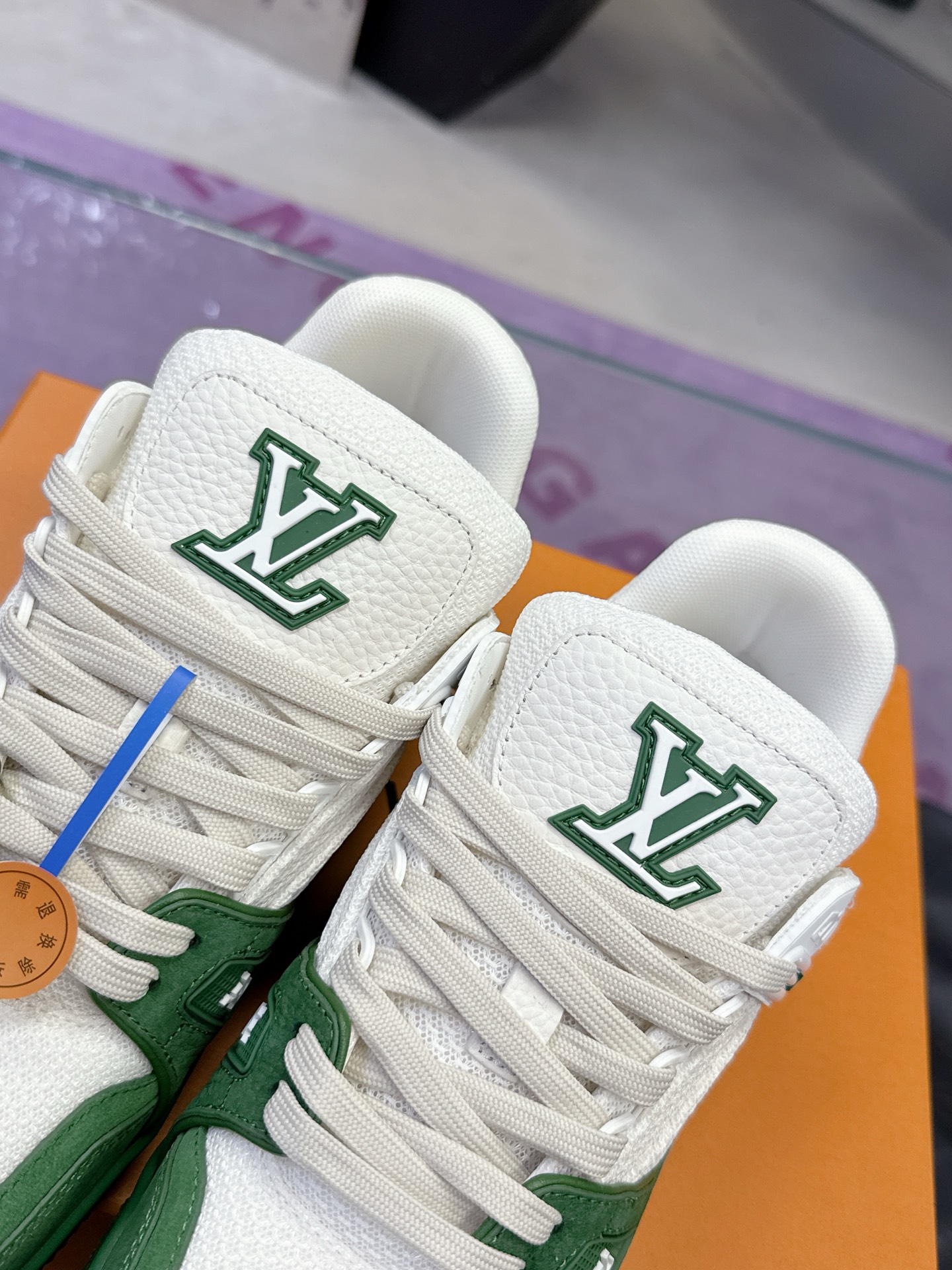 LV 一比一運動鞋 綠白拼色休閒潮流款｜歐美奢侈品精品推薦
