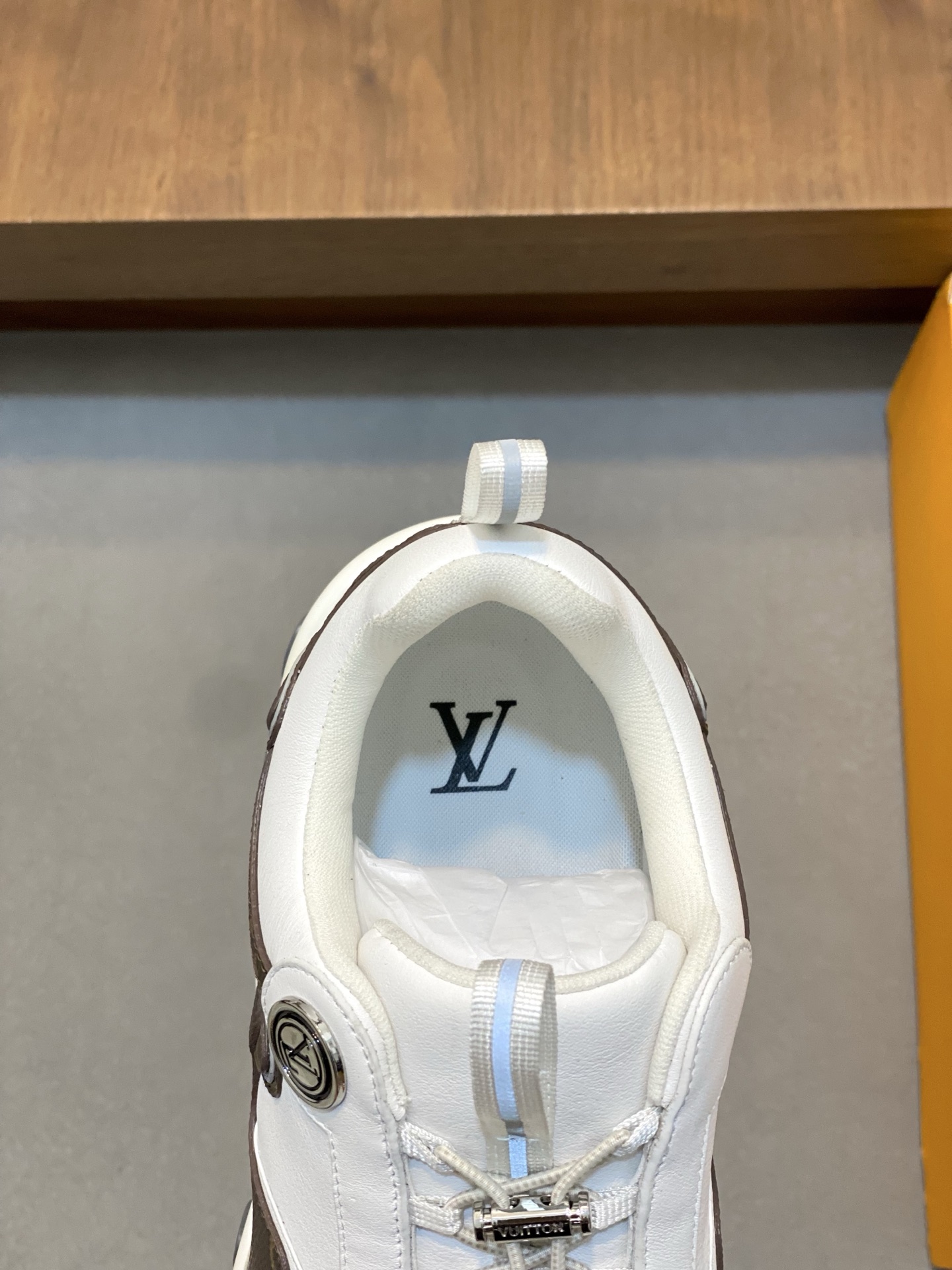 LV 精品仿製運動鞋 經典老花拼白設計款|超A仿原單精品圖片 9 LV 精品仿製運動鞋 經典老花拼白設計款|歐美奢侈品精品推薦