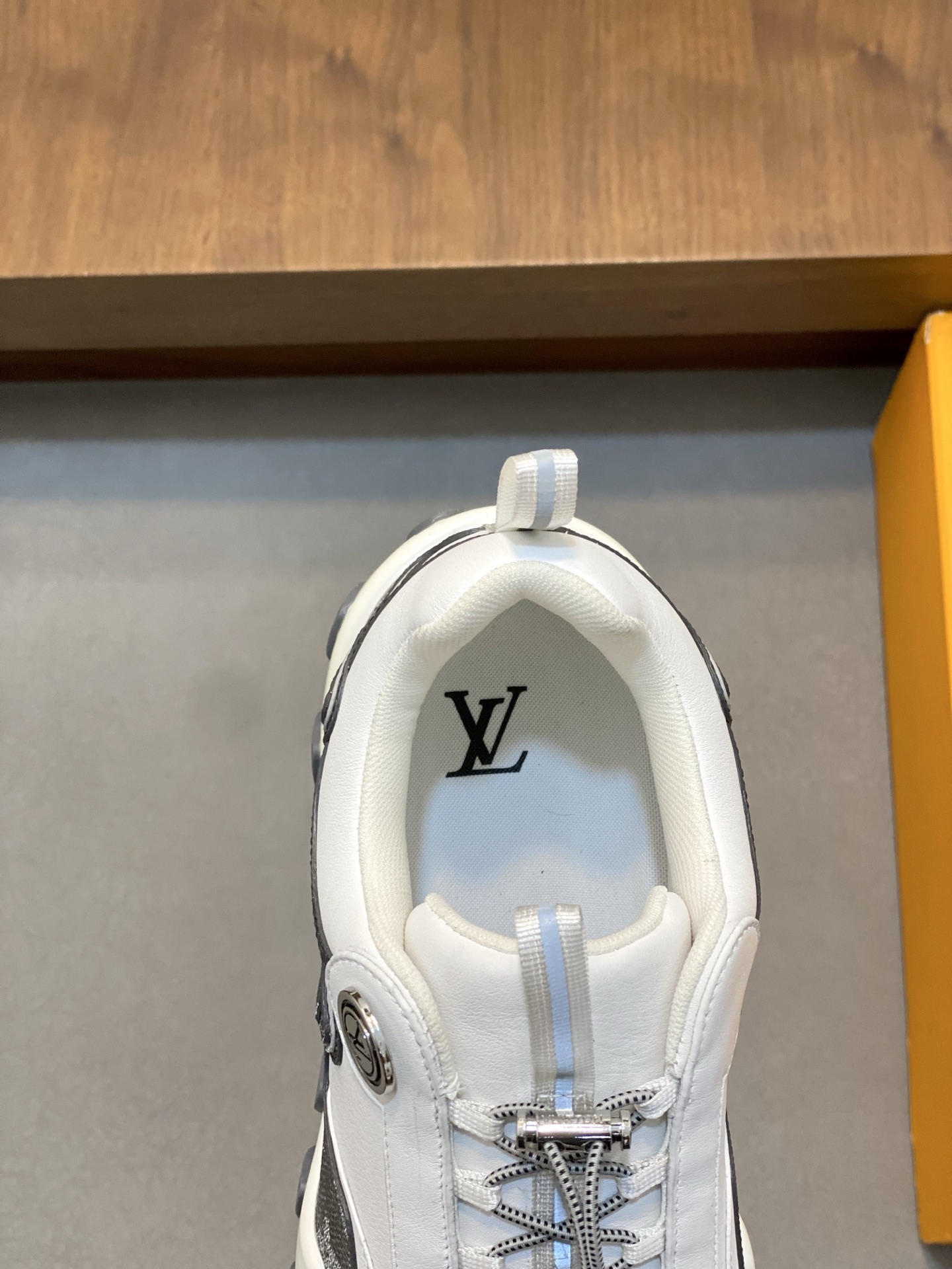LV 一比一運動鞋 黑白老花拼接休閒款｜歐美奢侈品精品推薦
