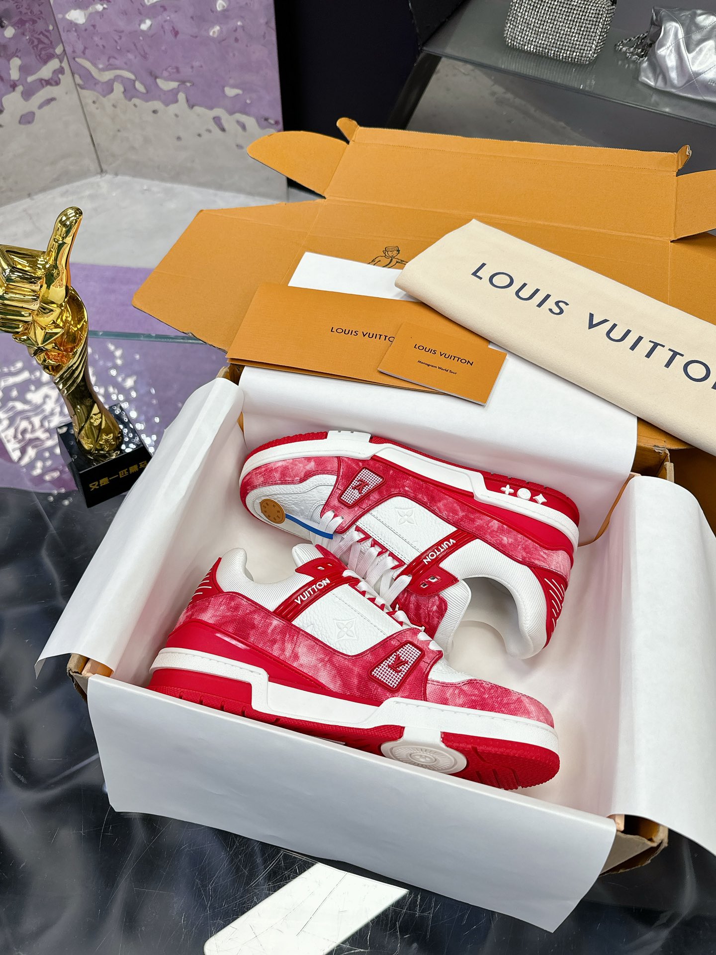 LV 精品仿製運動鞋 紅白撞色休閒潮流款｜歐美奢侈品精品推薦
