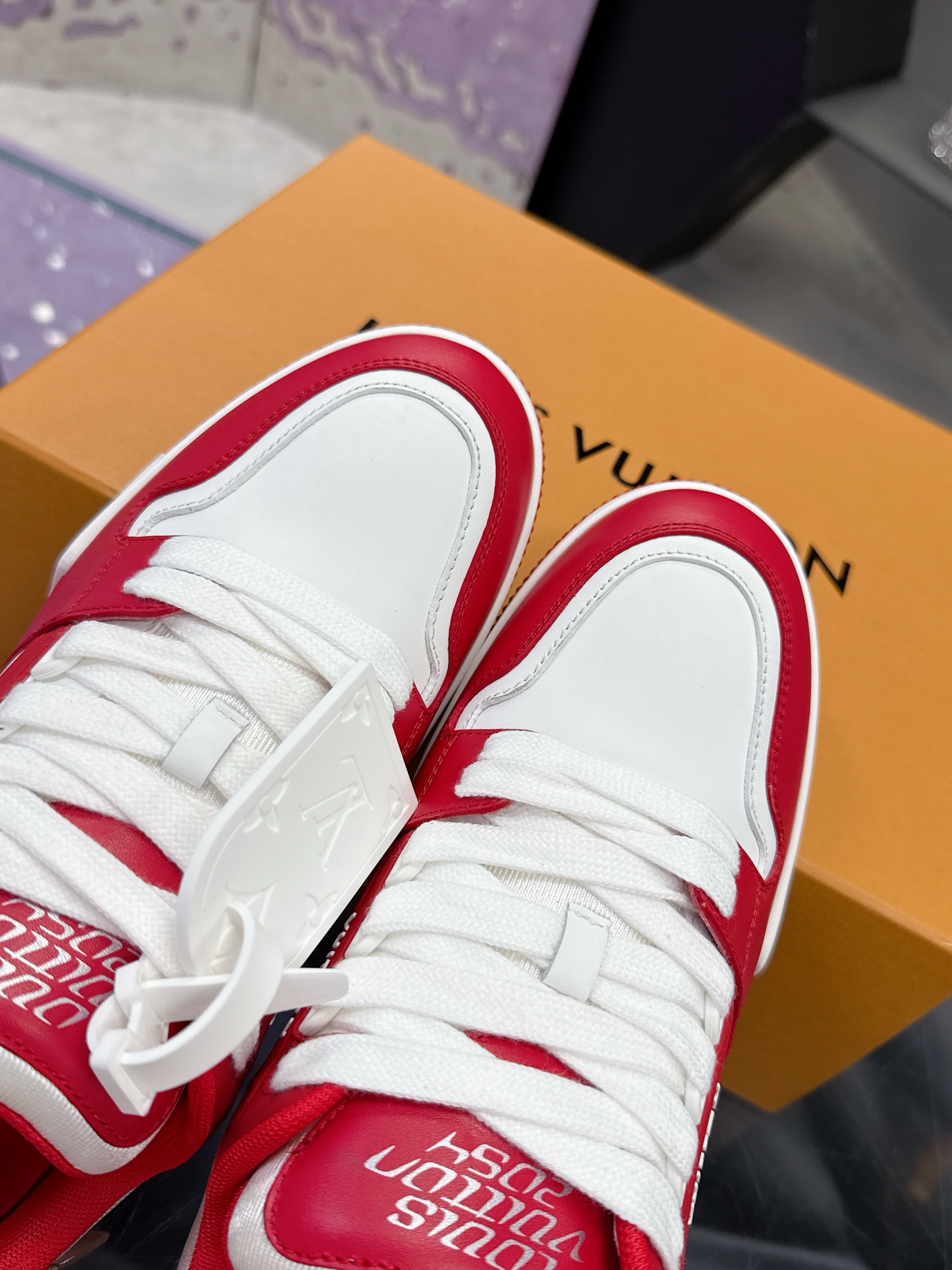 LV 一比一運動鞋 紅白拼色低筒潮流款|超A仿原單精品圖片 9 LV 一比一運動鞋 紅白拼色低筒潮流款|歐美奢侈品精品推薦