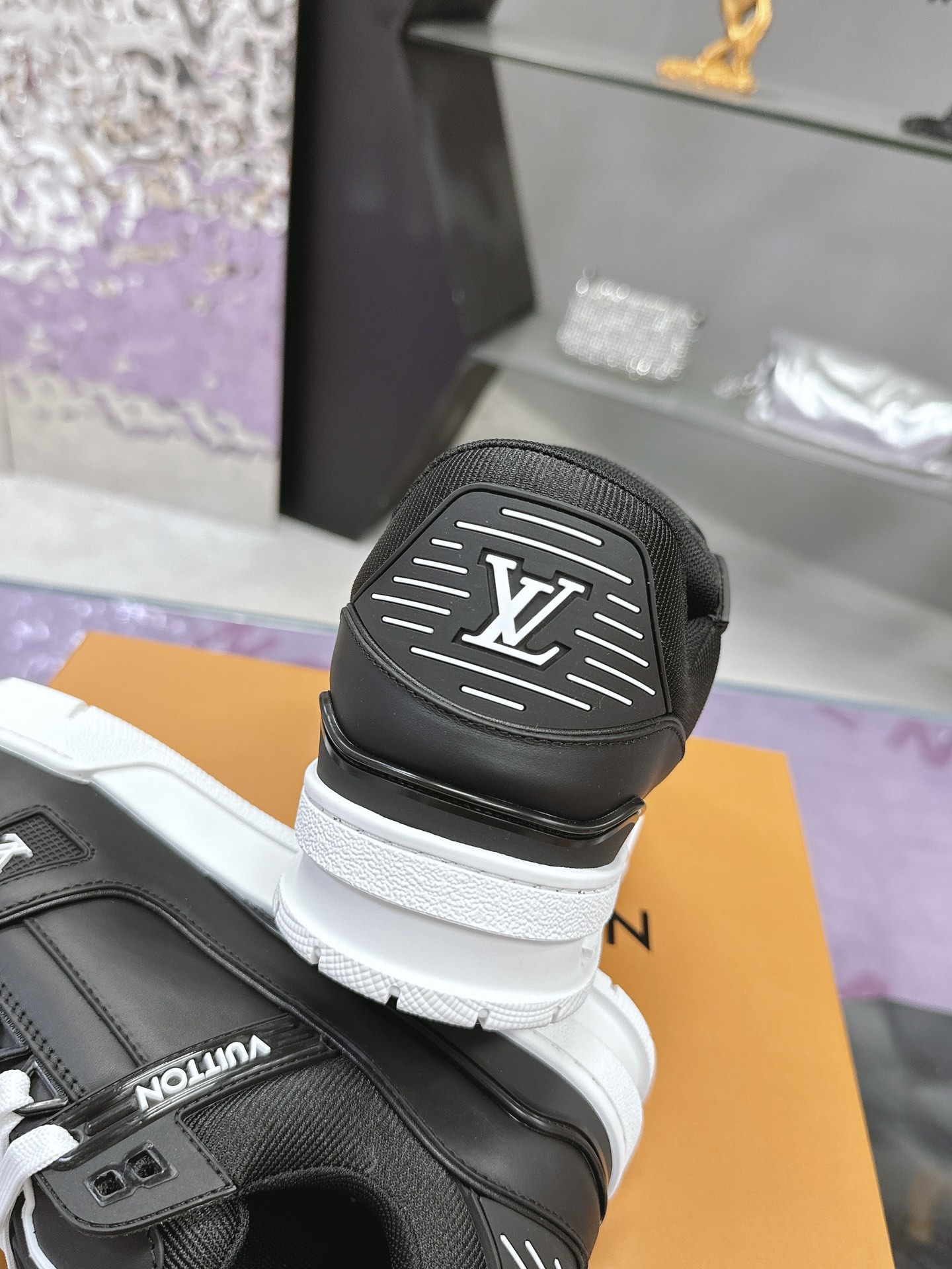 LV 原單低筒球鞋 黑白經典百搭款｜歐美奢侈品精品推薦