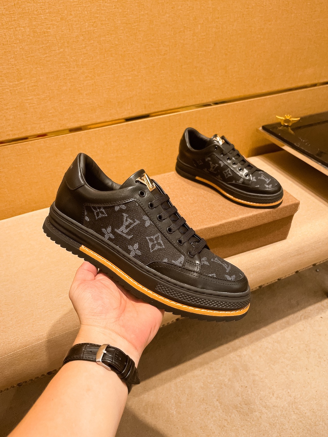 LV 一比一黑色 Monogram 運動鞋 經典低筒時尚款｜歐美奢侈品精品推薦