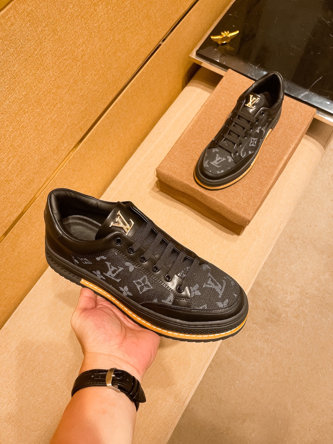 LV 一比一黑色 Monogram 運動鞋 經典低筒時尚款｜歐美奢侈品精品推薦