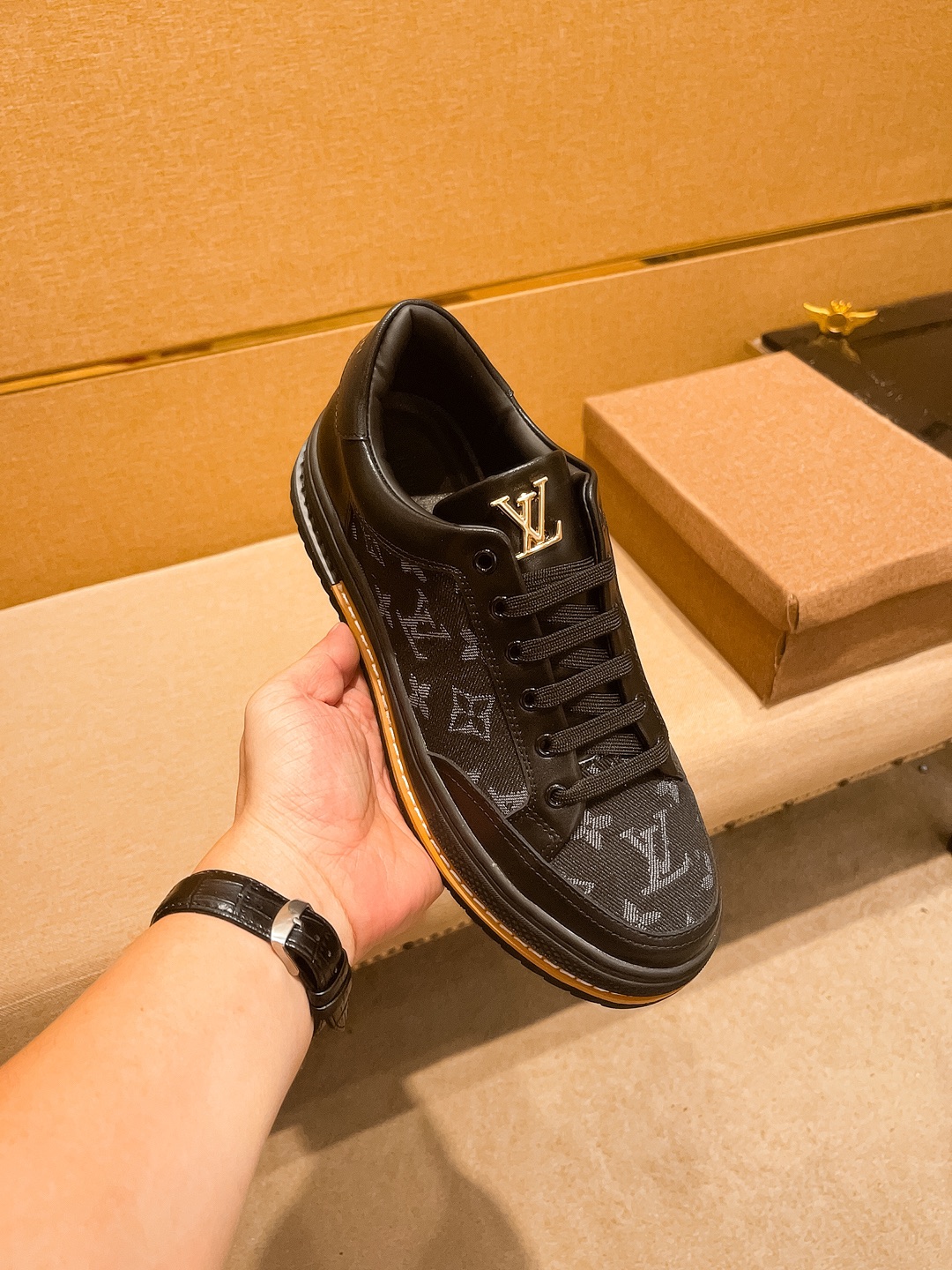 LV 一比一黑色 Monogram 運動鞋 經典低筒時尚款｜歐美奢侈品精品推薦