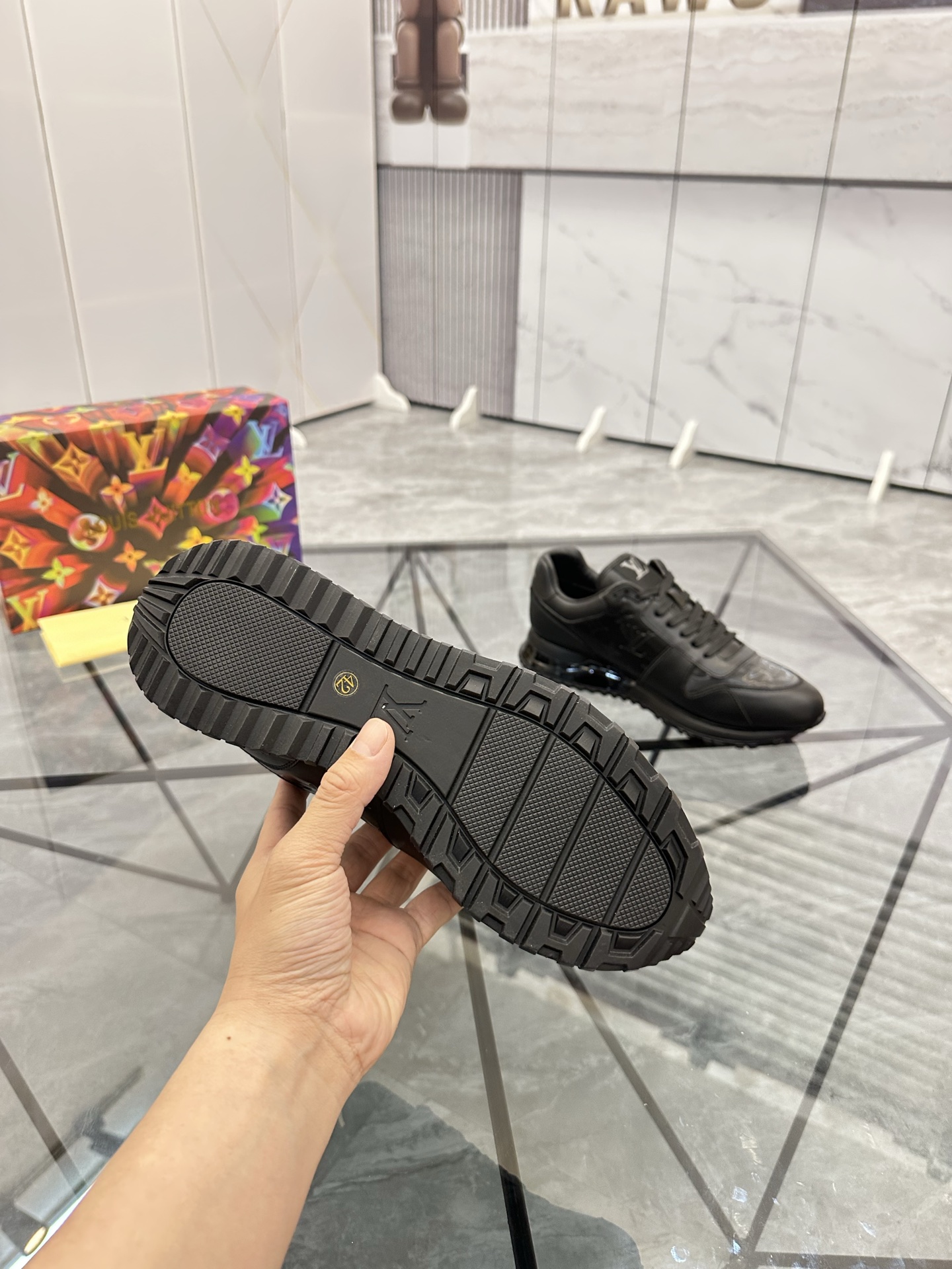 LV 高仿全黑低筒運動鞋 經典百搭男士款｜歐美奢侈品精品推薦