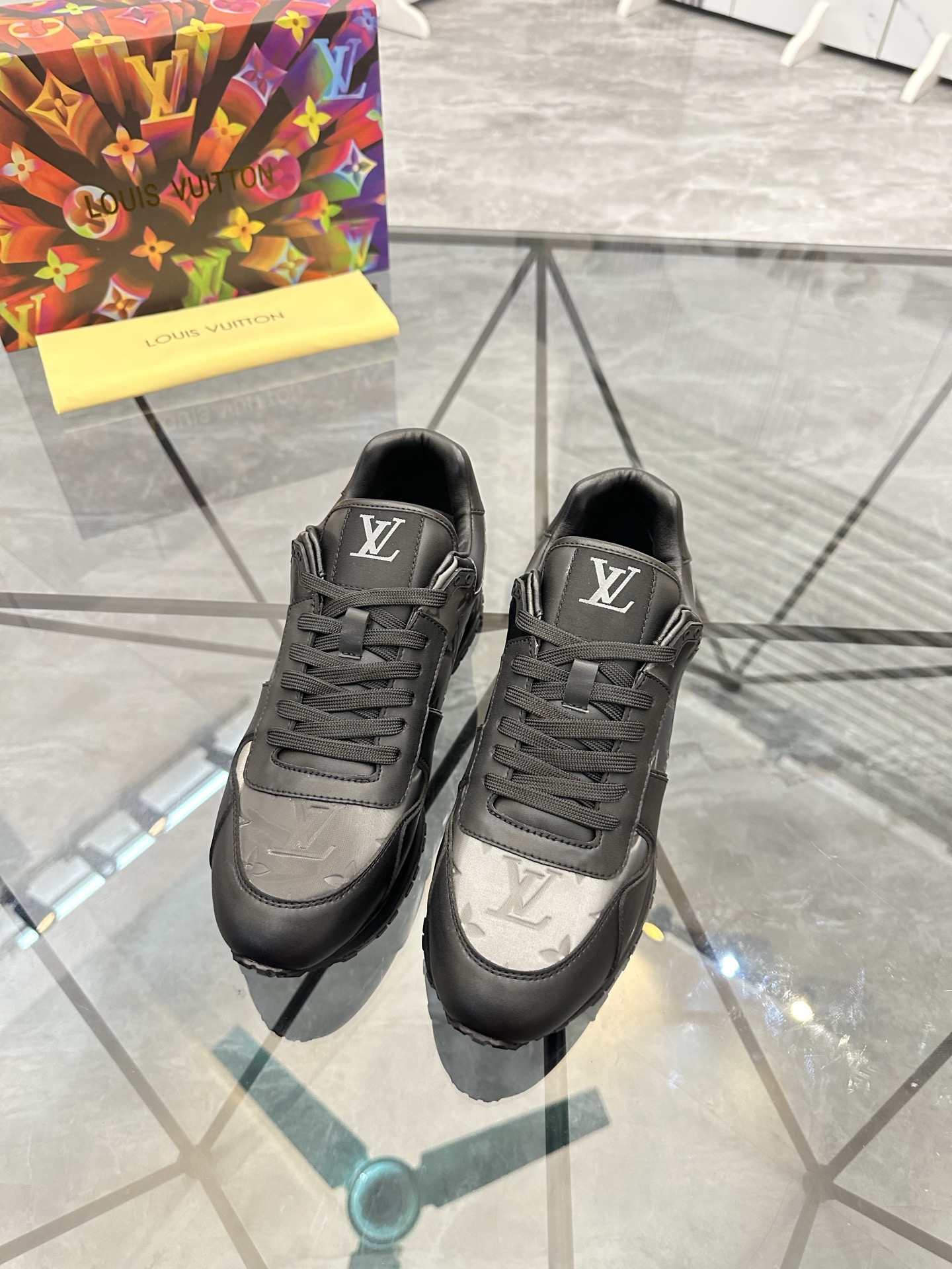 LV 高仿灰黑拼接運動鞋 男士百搭時尚款｜歐美奢侈品精品推薦