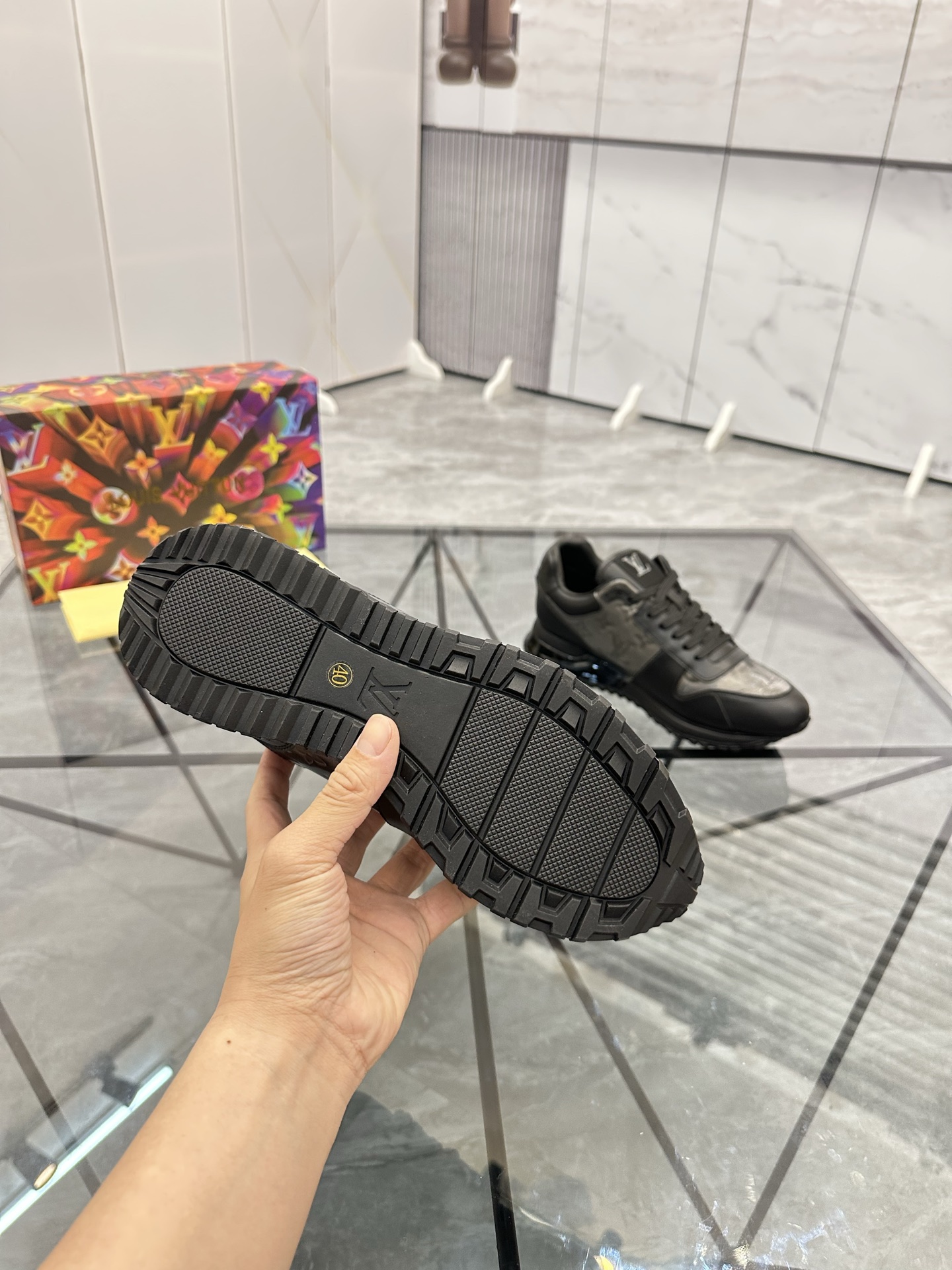 LV 原單黑灰拼接運動鞋 男士時尚百搭鞋款｜歐美奢侈品精品推薦