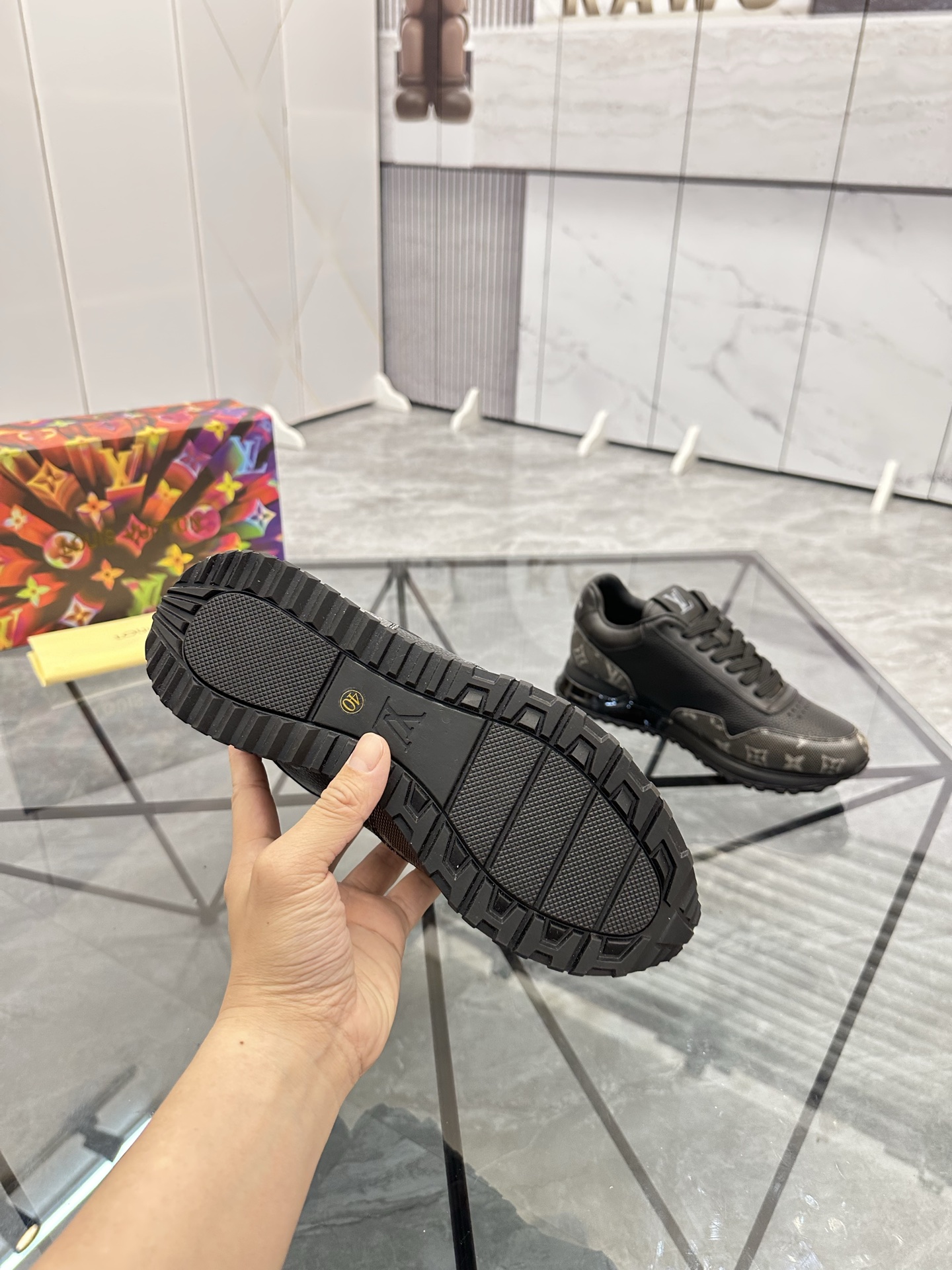 LV 一比一全黑運動鞋 男士低調百搭款｜歐美奢侈品精品推薦