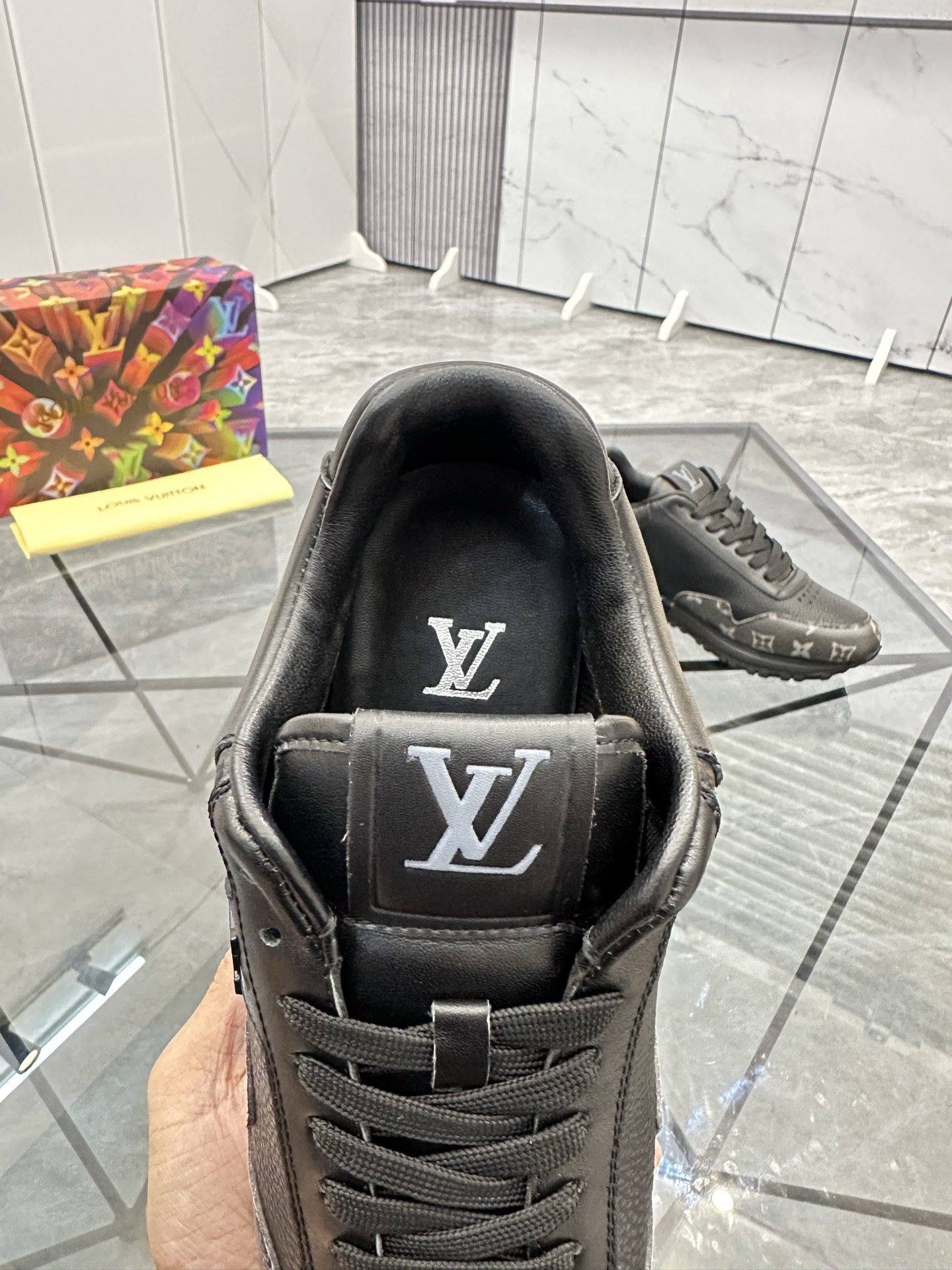 LV 一比一全黑運動鞋 男士低調百搭款｜歐美奢侈品精品推薦