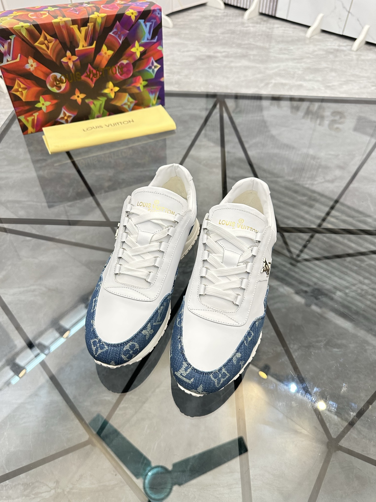 LV 精品仿製白藍拼接運動鞋 男士百搭款｜歐美奢侈品精品推薦