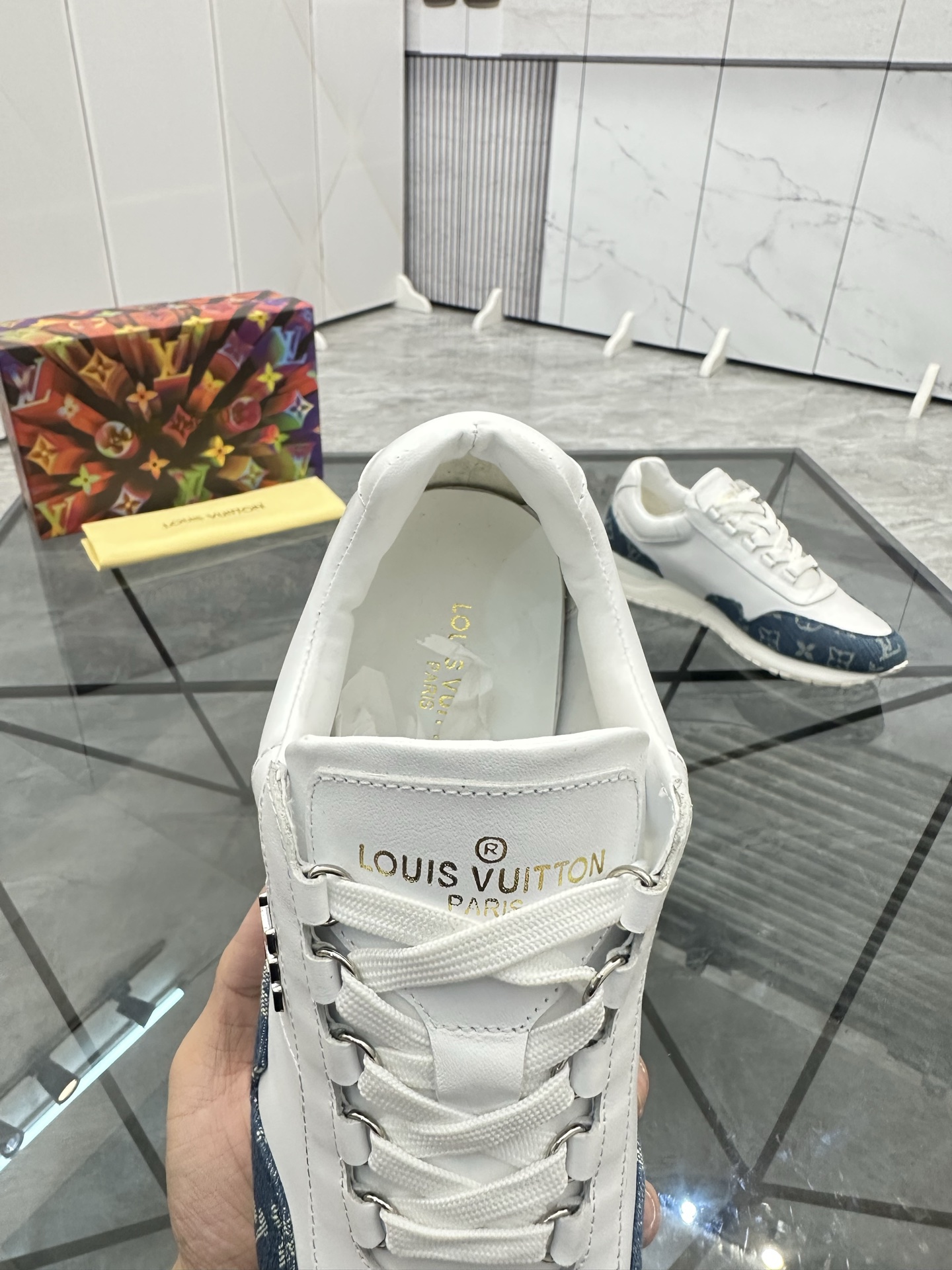 LV 精品仿製白藍拼接運動鞋 男士百搭款｜歐美奢侈品精品推薦
