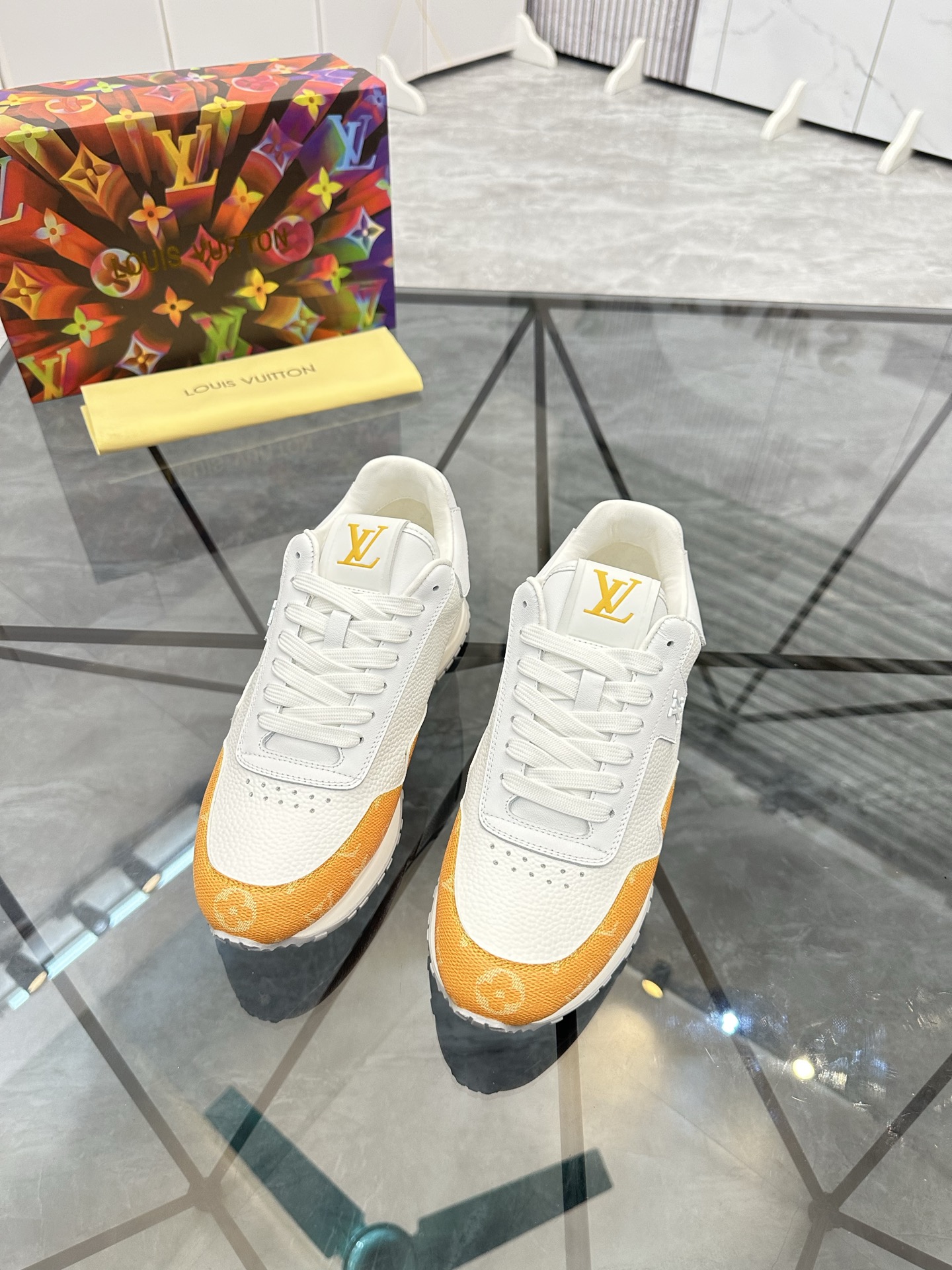 LV 高仿白橙拼接運動鞋 男士時尚百搭款｜歐美奢侈品精品推薦