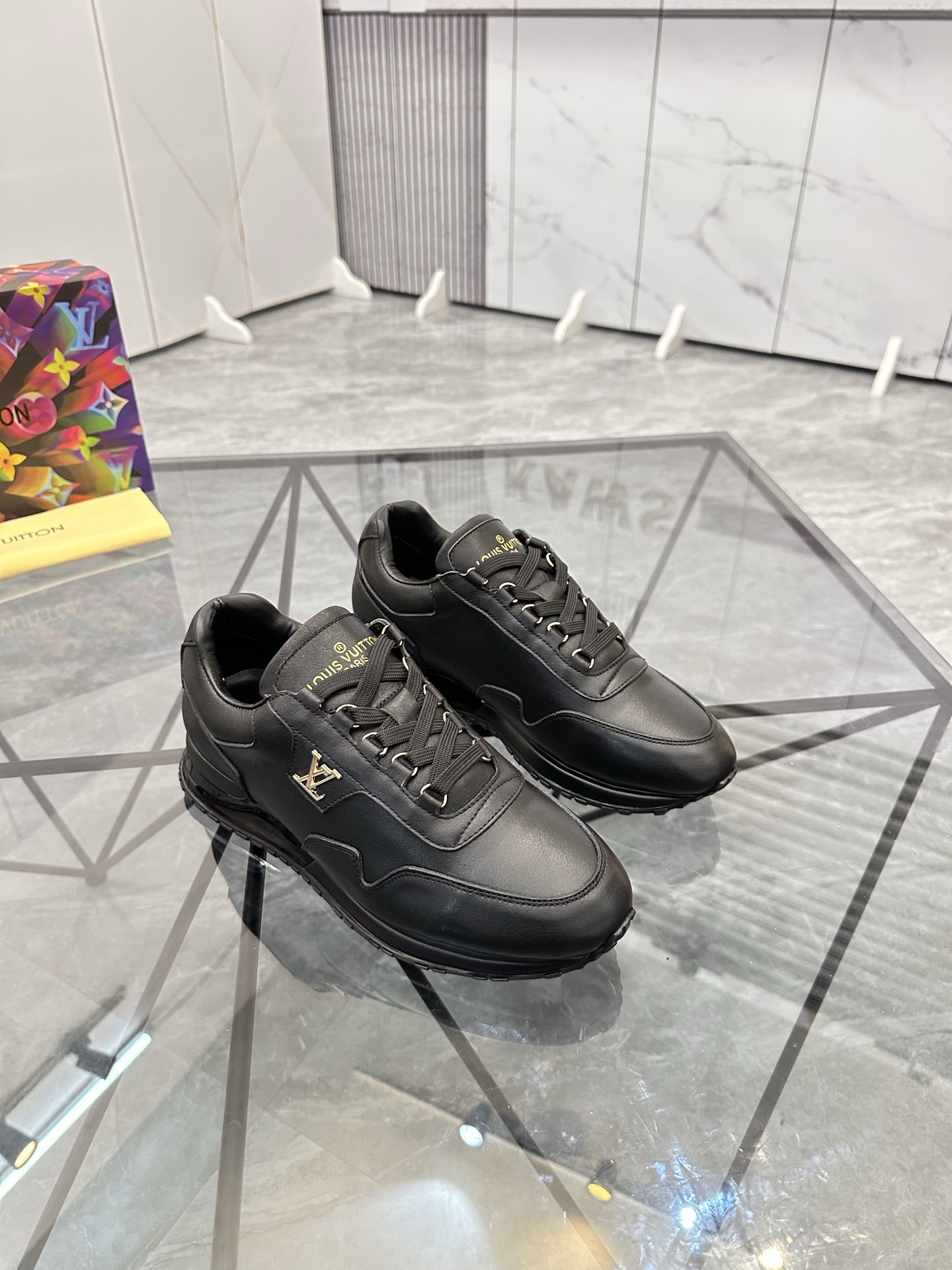 LV 精品仿製全黑運動鞋 男士低調百搭款｜歐美奢侈品精品推薦