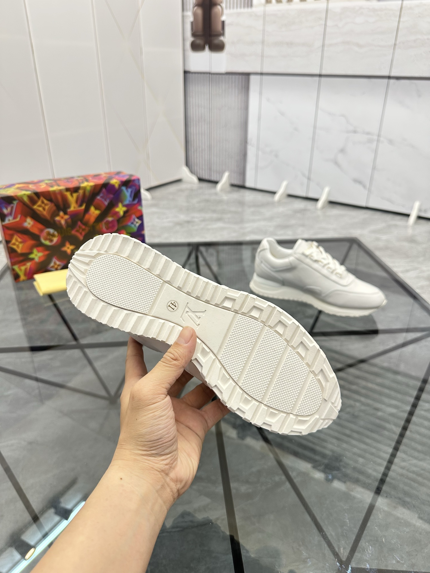LV 高仿全白運動鞋 男士百搭舒適時尚款｜歐美奢侈品精品推薦