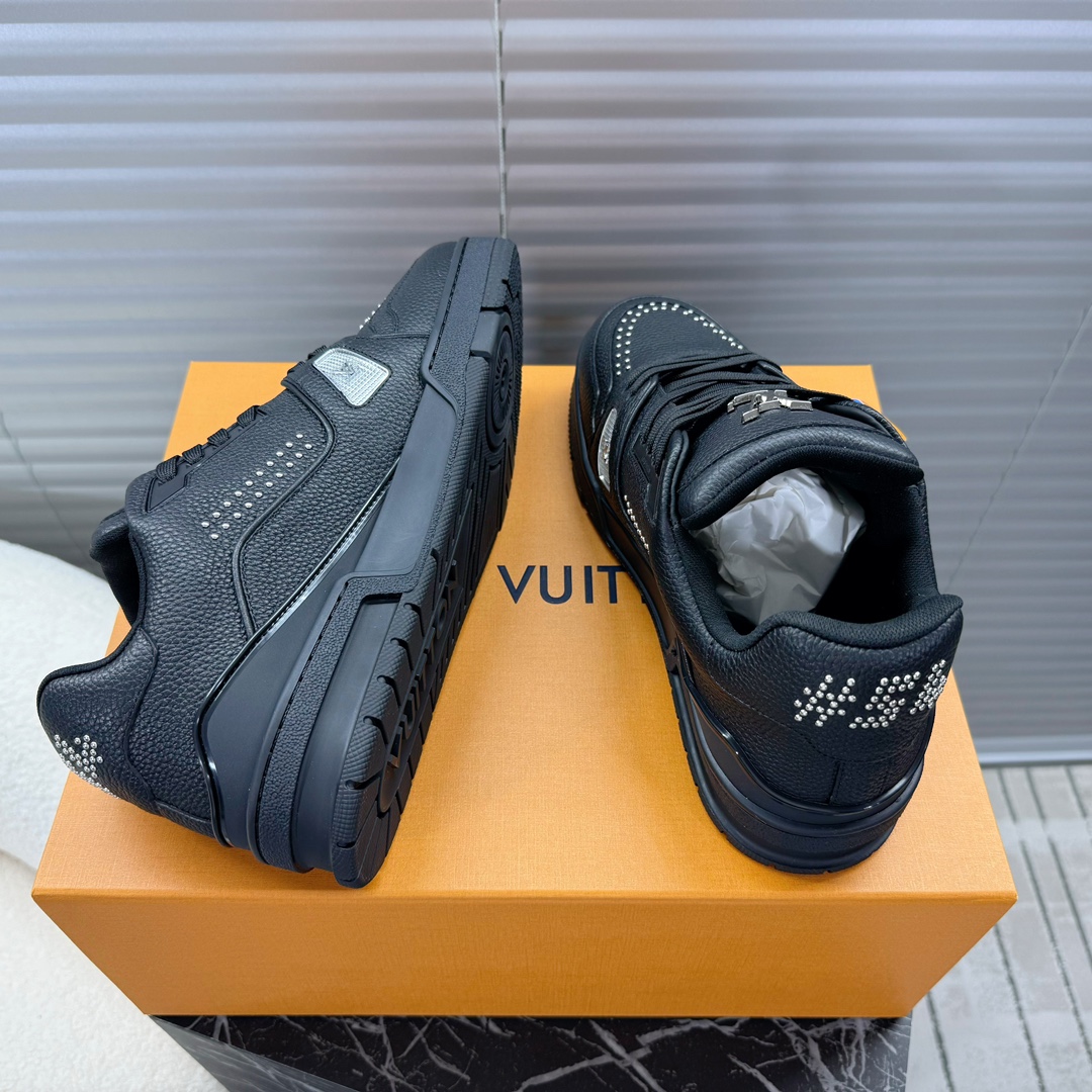 LV 原單黑色低筒運動鞋 百搭經典舒適款｜歐美奢侈品精品推薦