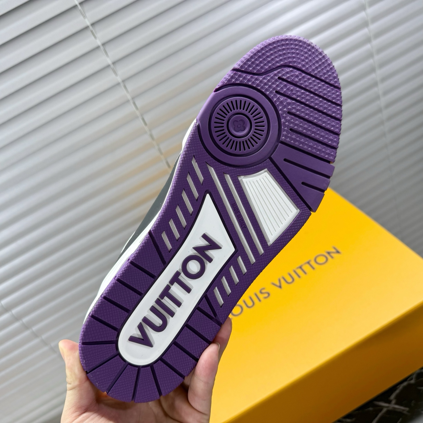 LV 一比一運動鞋 黑白拼色設計 經典潮流百搭舒適鞋款｜歐美奢侈品精品推薦
