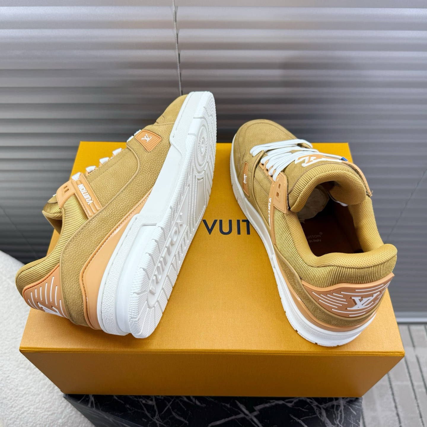 LV A貨運動鞋 卡其色低幫鞋 時尚百搭男士休閒款｜歐美奢侈品精品推薦