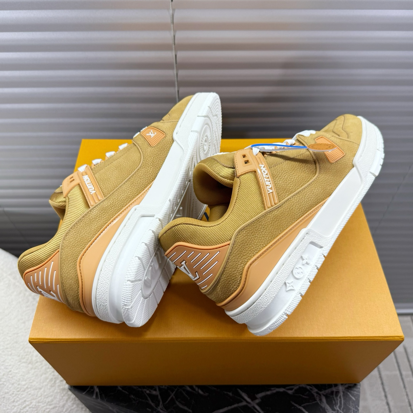 LV A貨運動鞋 卡其色低幫鞋 時尚百搭男士休閒款｜歐美奢侈品精品推薦