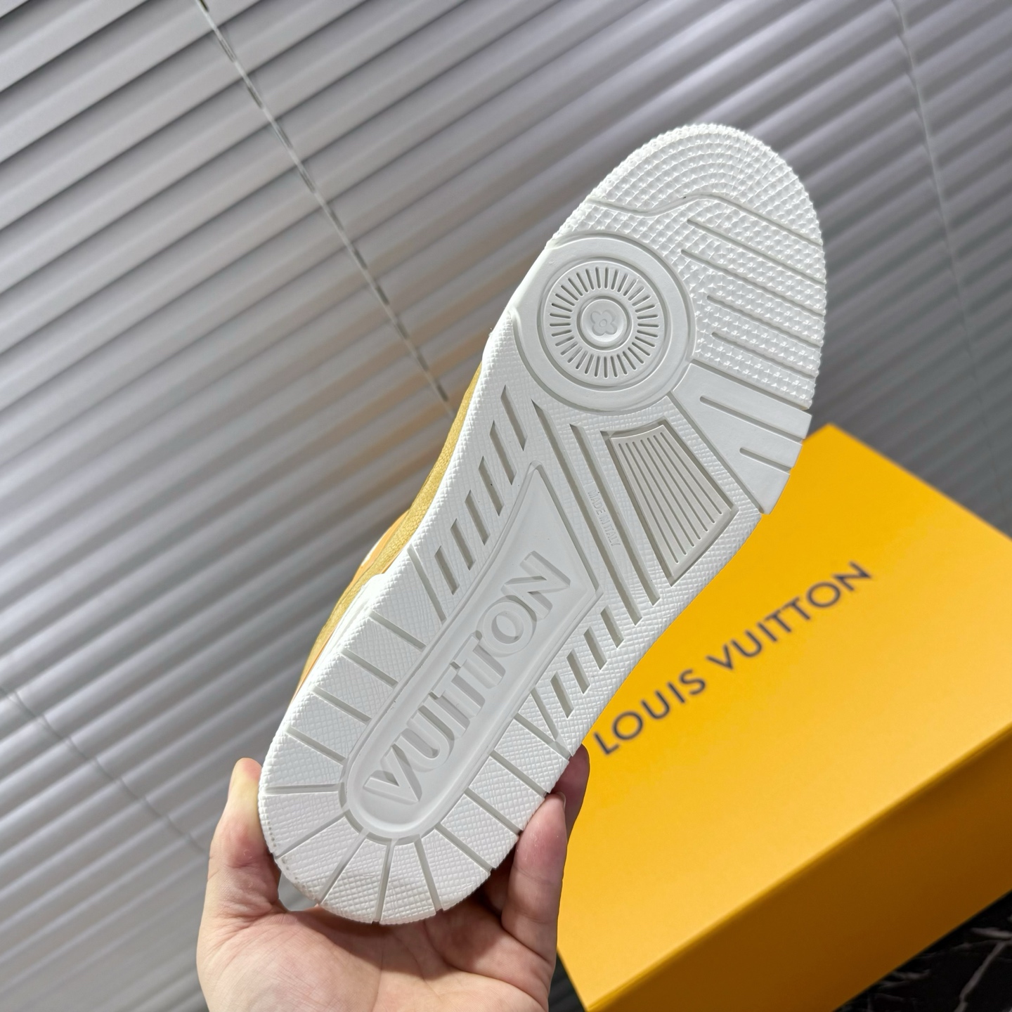 LV A貨運動鞋 卡其色低幫鞋 時尚百搭男士休閒款｜歐美奢侈品精品推薦