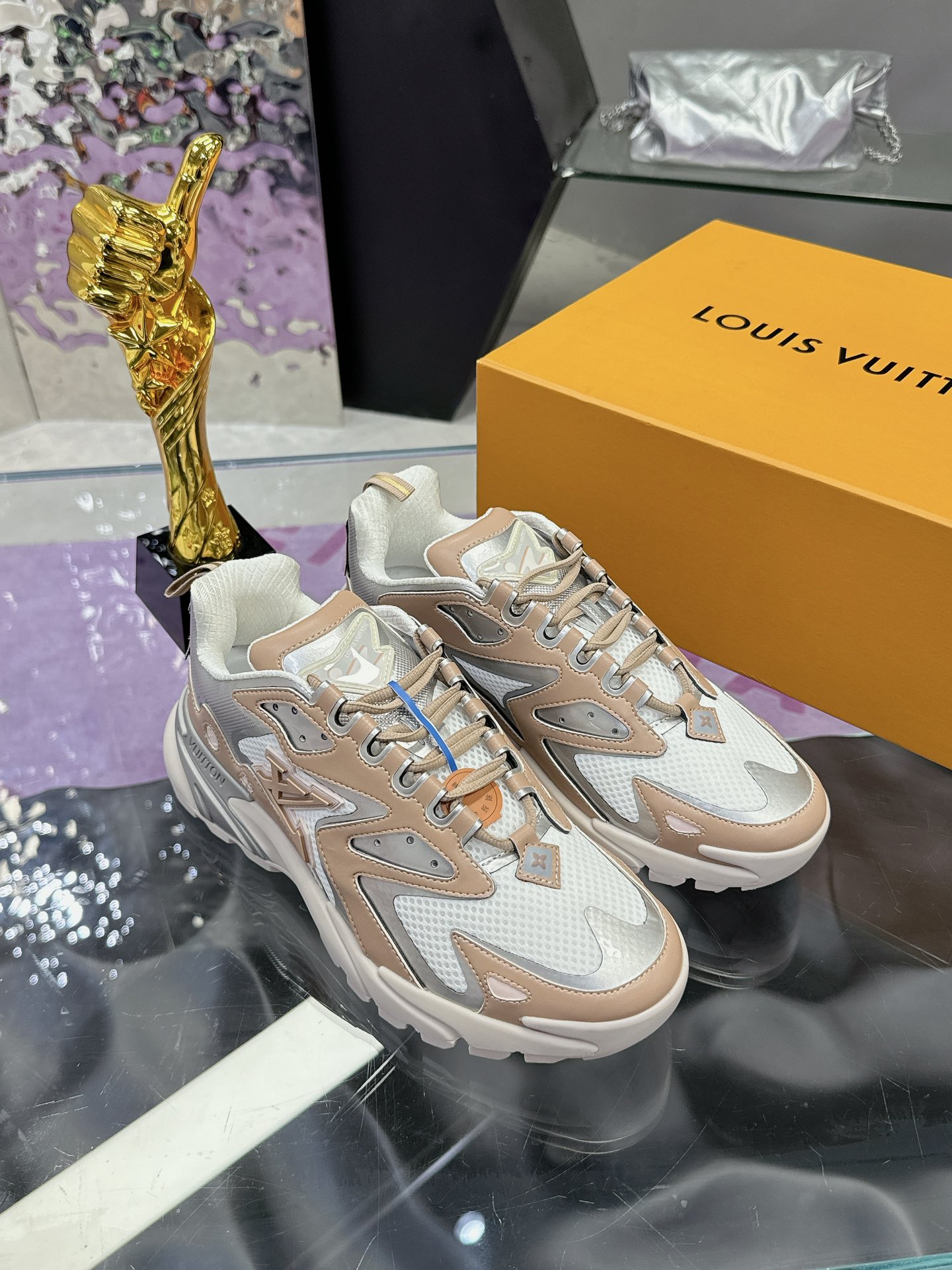 LV 精品仿製運動鞋 米灰拼接厚底鞋 百搭時尚舒適款｜歐美奢侈品精品推薦