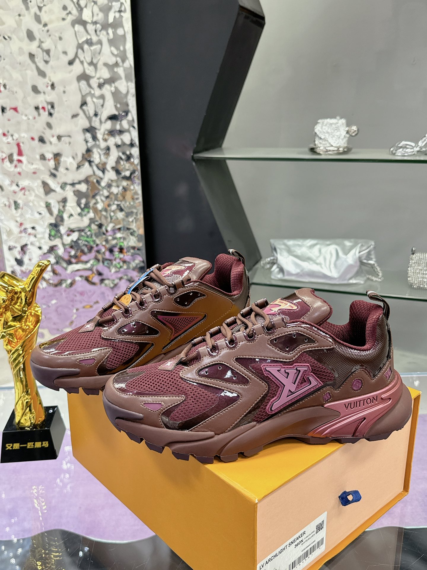 LV 高仿運動鞋 酒紅拼接厚底鞋 潮流時尚舒適百搭款｜歐美奢侈品精品推薦