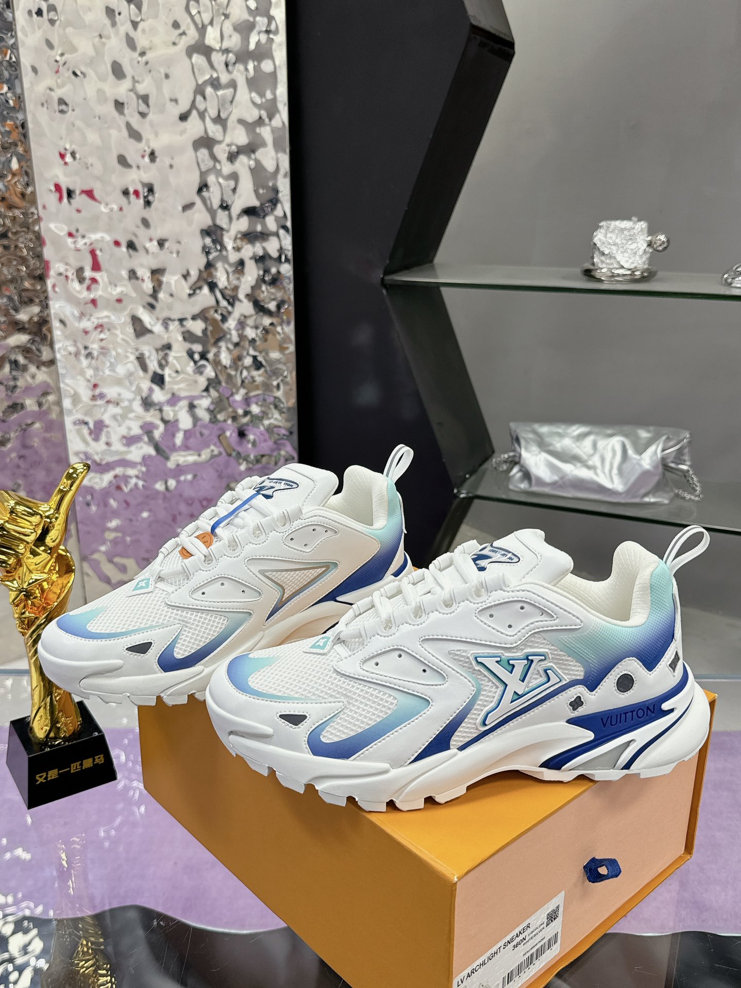 LV 高仿運動鞋 白藍漸層 厚底透氣百搭休閒跑鞋｜歐美奢侈品精品推薦