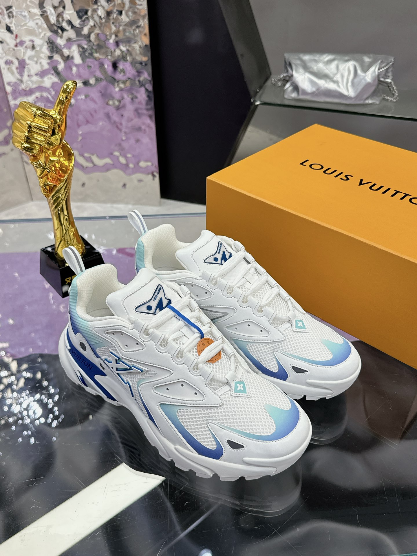 LV 高仿運動鞋 白藍漸層 厚底透氣百搭休閒跑鞋｜歐美奢侈品精品推薦