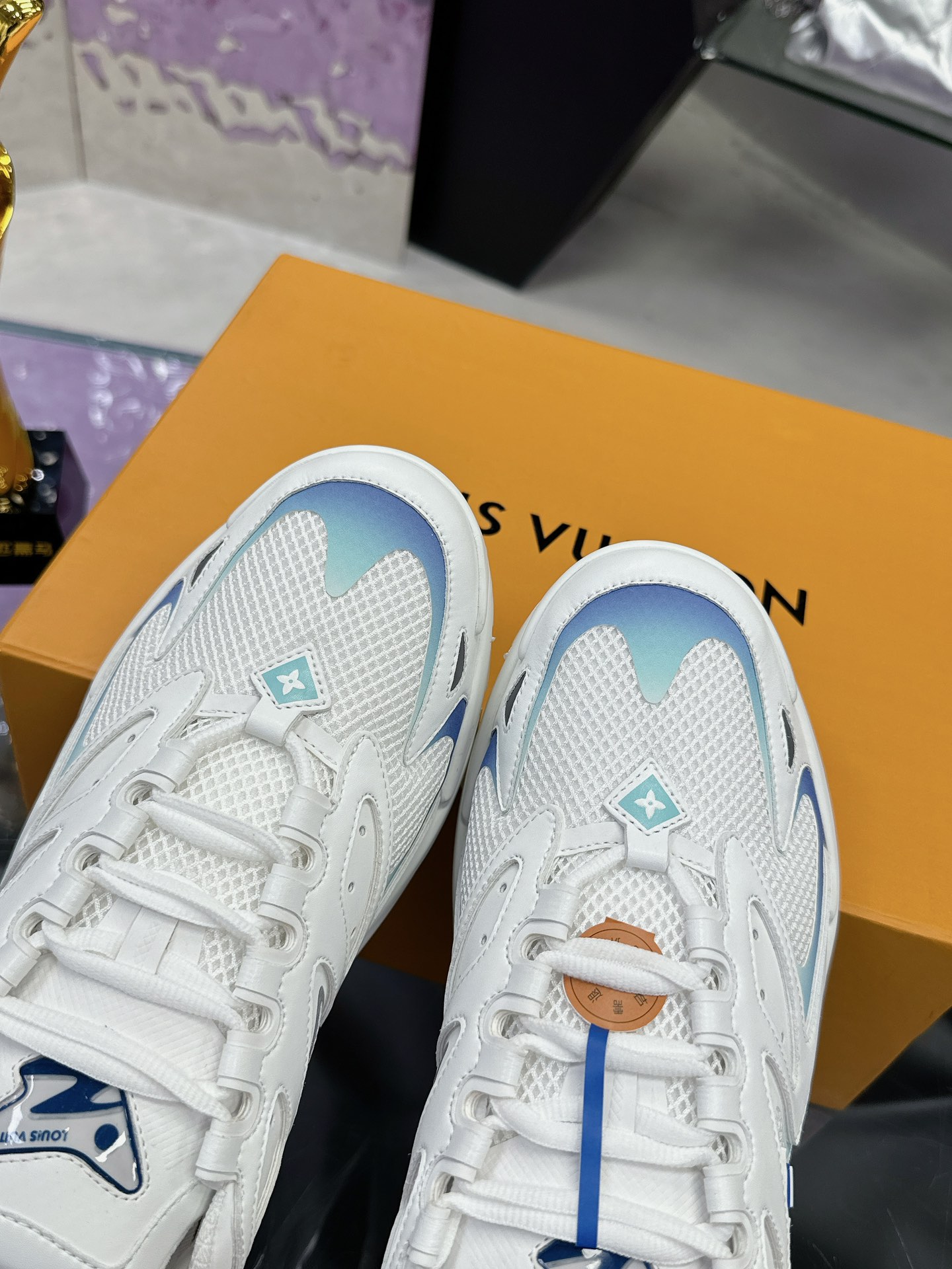 LV 高仿運動鞋 白藍漸層 厚底透氣百搭休閒跑鞋｜歐美奢侈品精品推薦