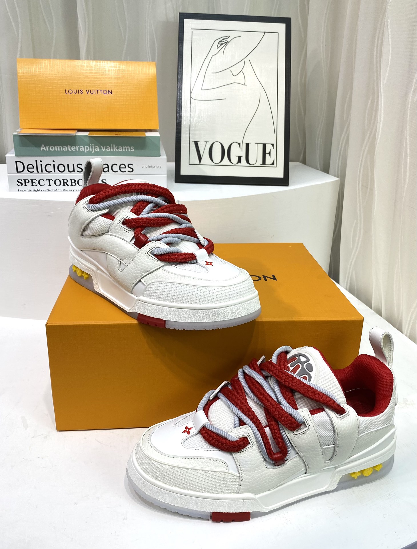 LV 高仿運動鞋 白紅拼色 厚底舒適休閒潮流款｜歐美奢侈品精品推薦