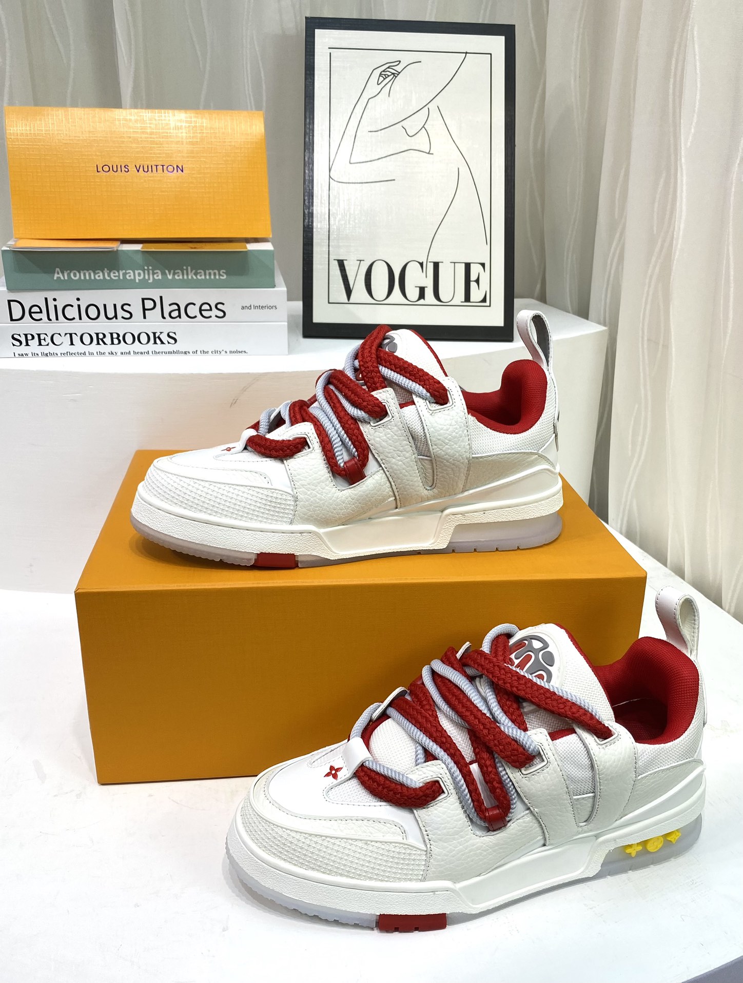 LV 高仿運動鞋 白紅拼色 厚底舒適休閒潮流款｜歐美奢侈品精品推薦