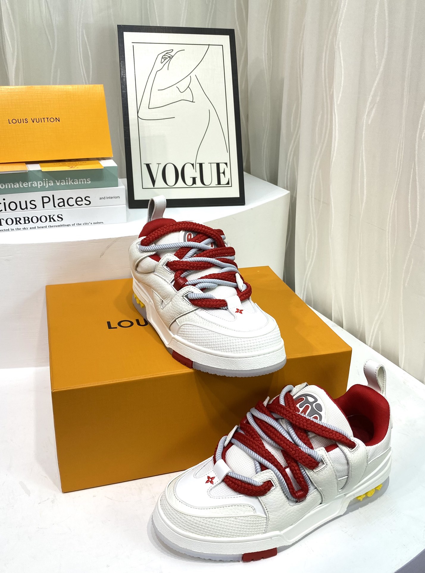 LV 高仿運動鞋 白紅拼色 厚底舒適休閒潮流款｜歐美奢侈品精品推薦