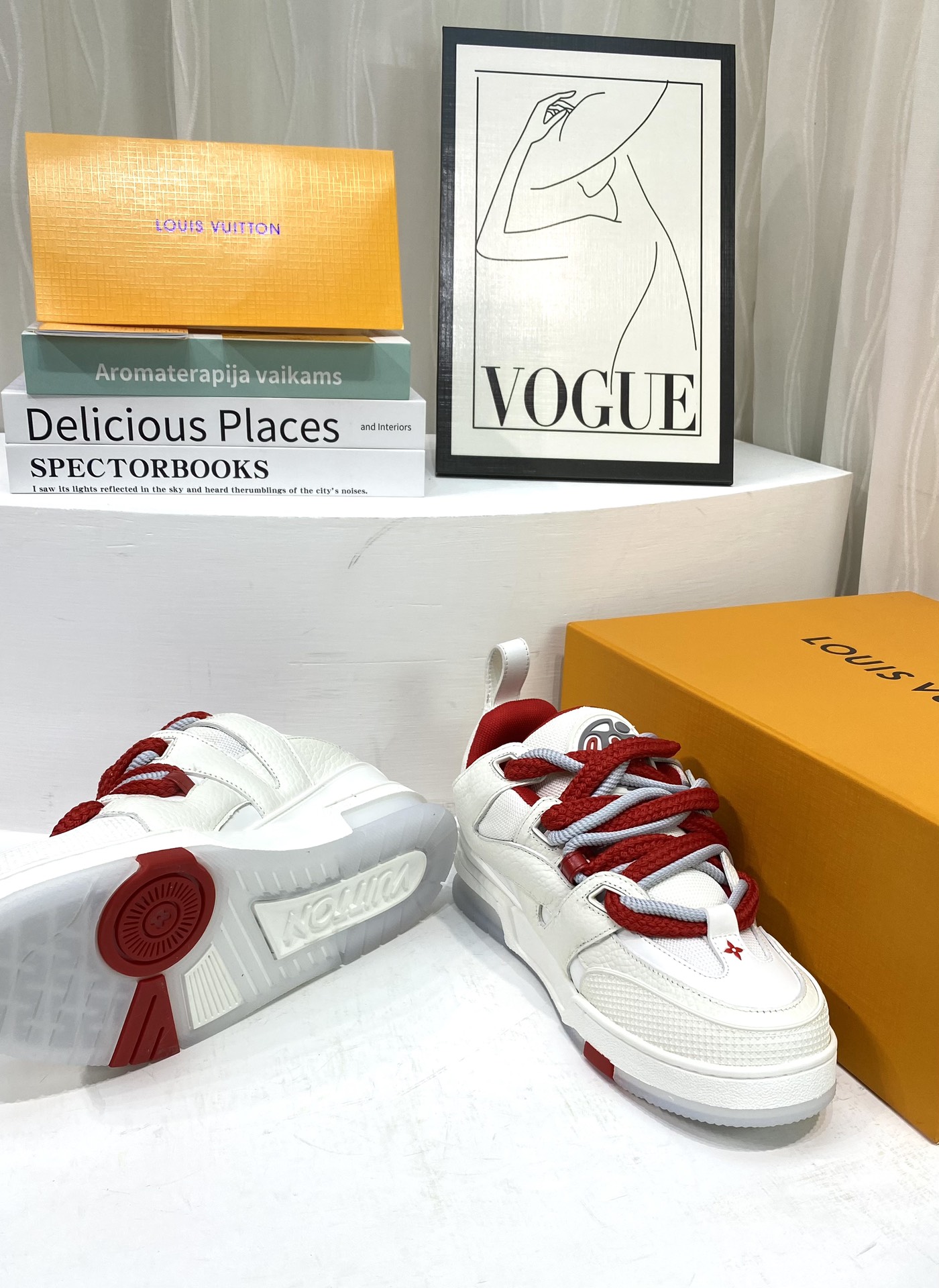 LV 高仿運動鞋 白紅拼色 厚底舒適休閒潮流款｜歐美奢侈品精品推薦