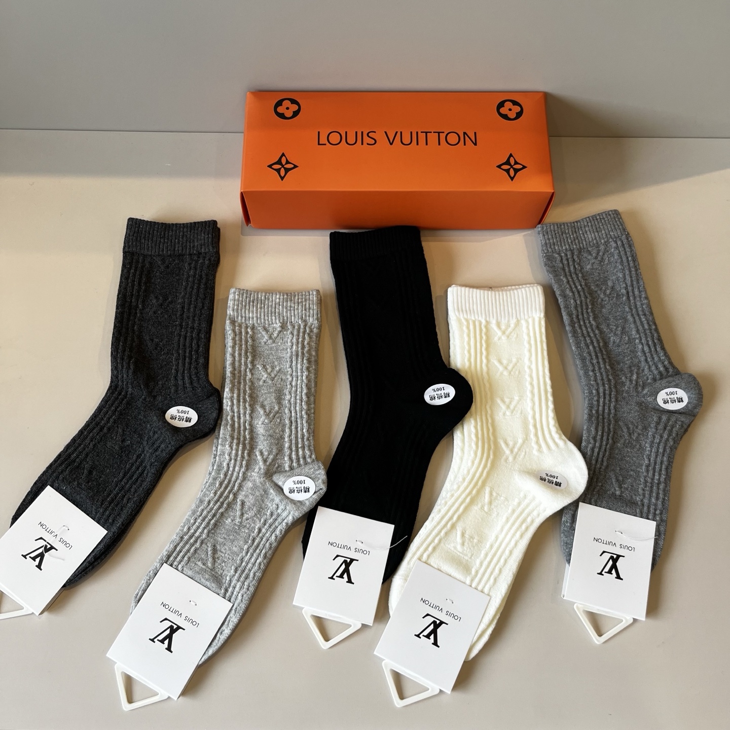 LV 原單襪子 經典Logo針織舒適保暖款｜歐美奢侈品精品推薦