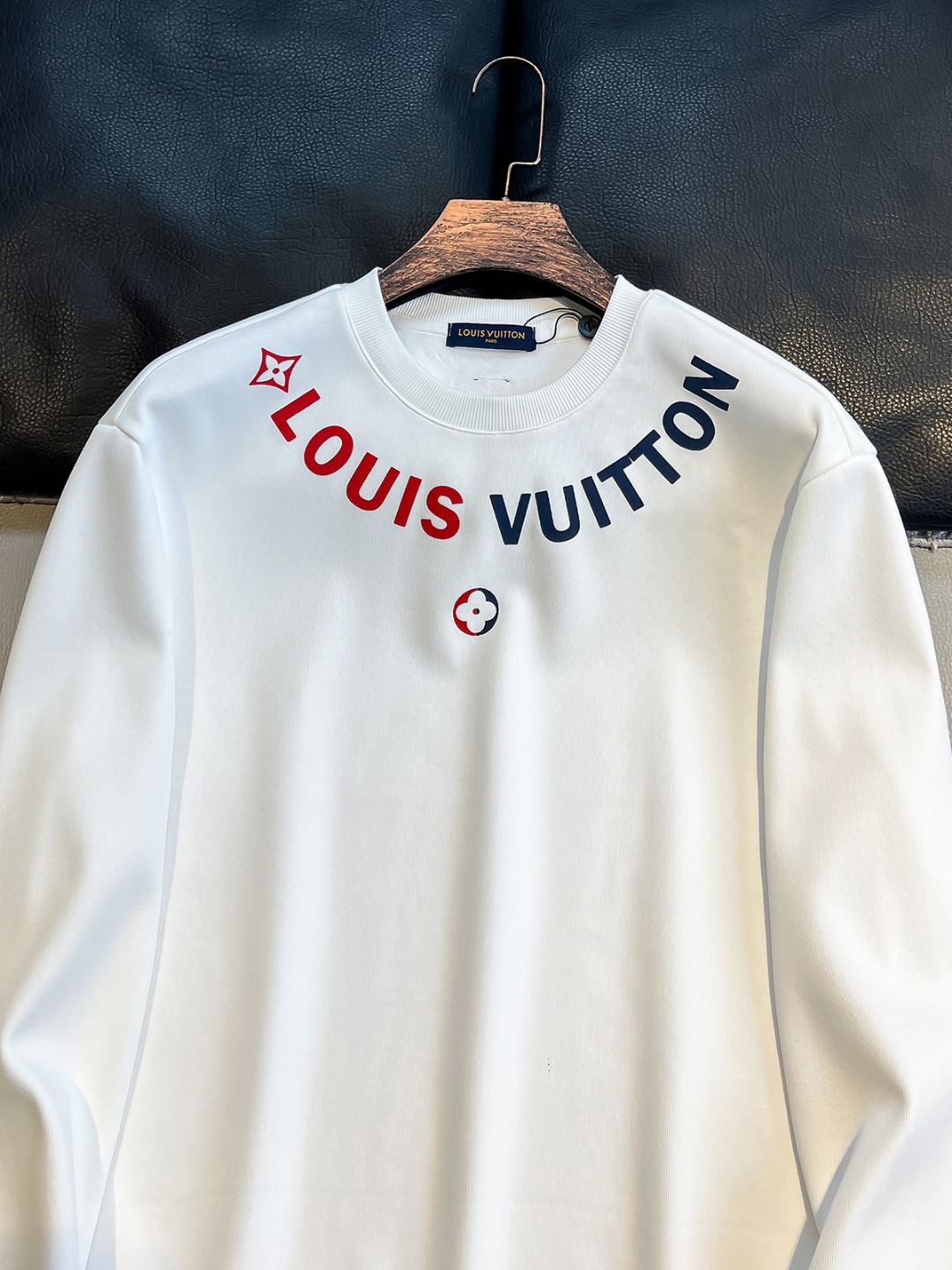 LV 一比一白色圓領衛衣 簡約百搭時尚單品｜歐美奢侈品精品推薦
