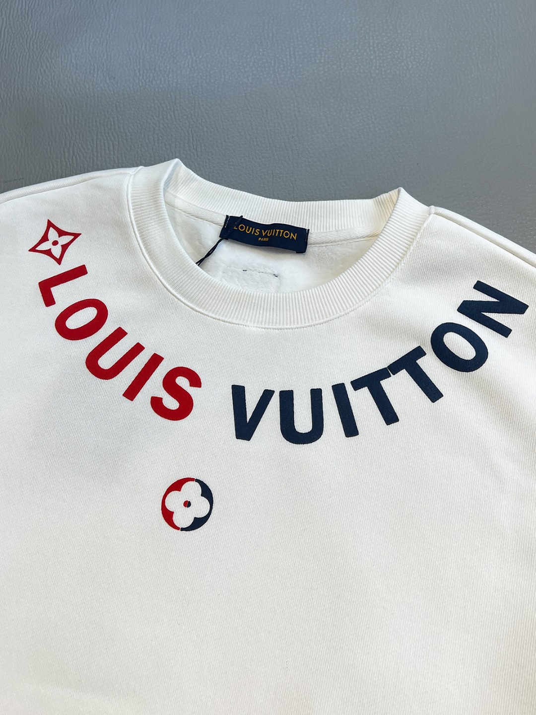 LV 一比一白色圓領衛衣 簡約百搭時尚單品｜歐美奢侈品精品推薦