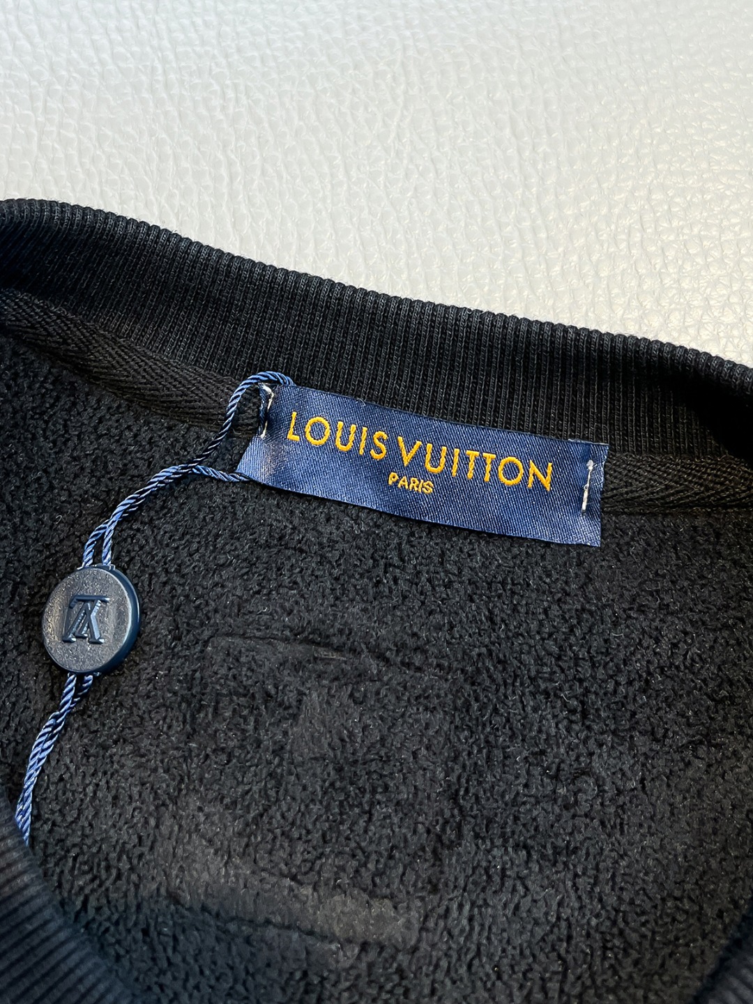 LV 原單黑色圓領衛衣 簡約字母潮流款｜歐美奢侈品精品推薦
