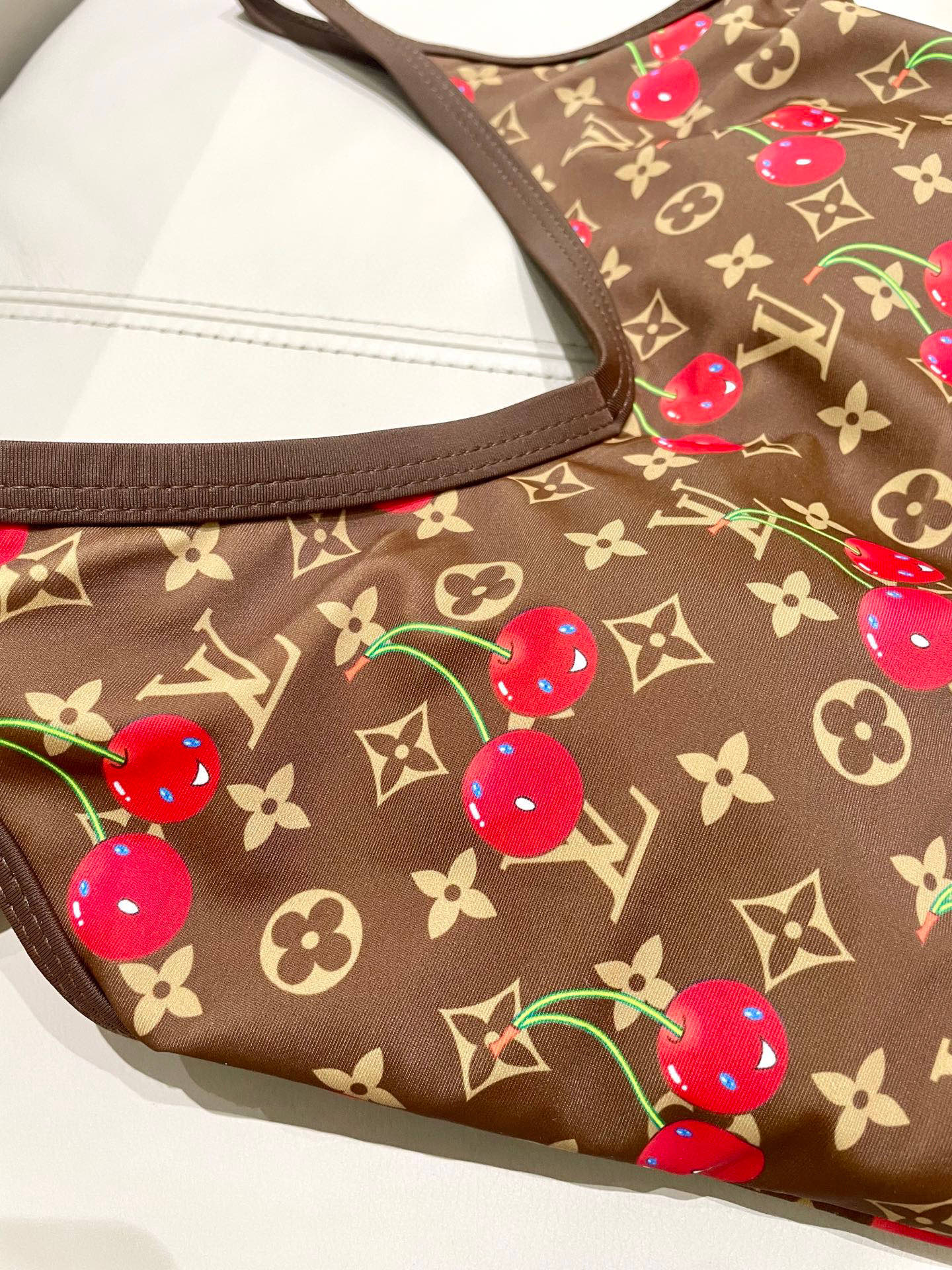 LV A貨泳裝 棕色櫻桃印花連體比基尼修身款｜歐美奢侈品精品推薦