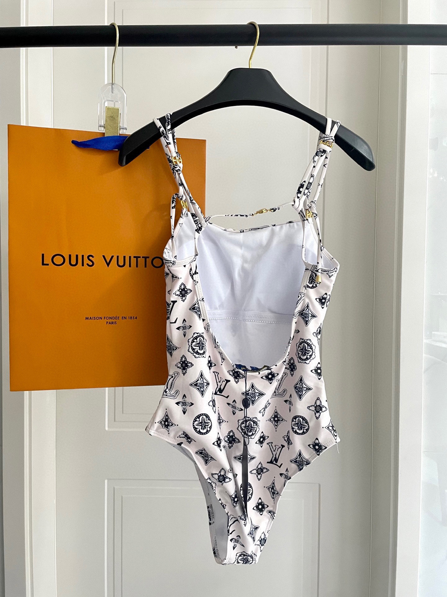 LV A貨泳裝 白色黑花連體比基尼修身款｜歐美奢侈品精品推薦