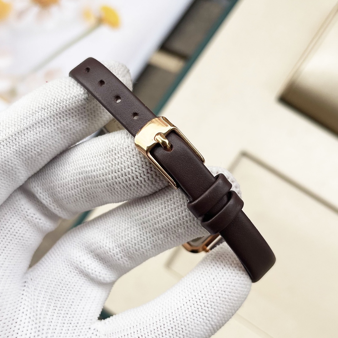 CHANEL Première長方原單羅馬數字女錶 金框白面真皮錶帶｜歐美奢侈品精品推薦