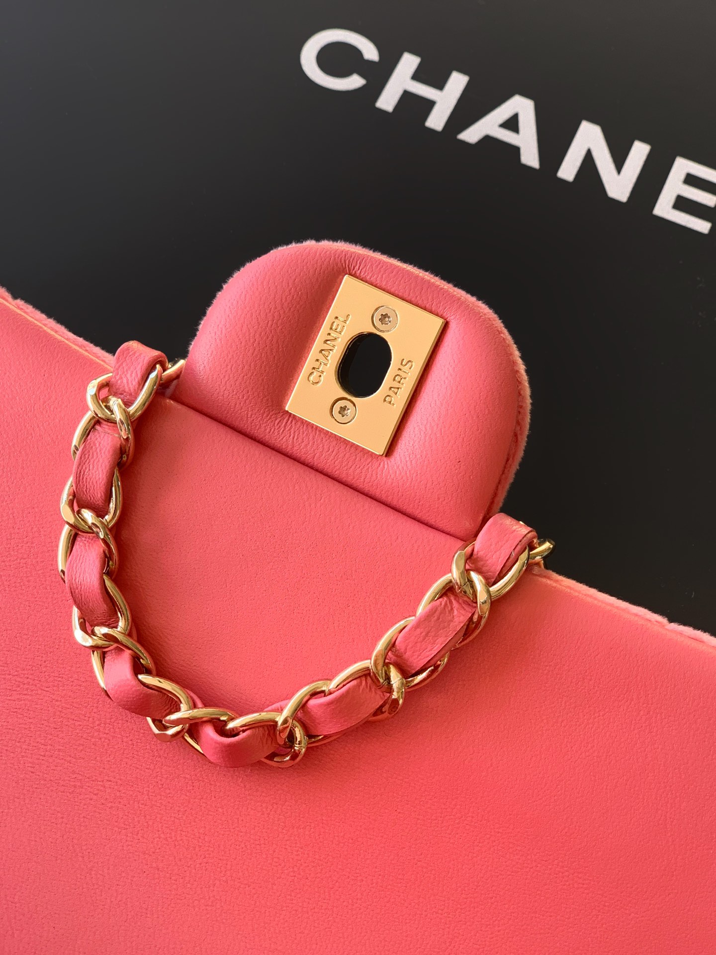 CHANEL 高仿 2.55 粉色絨面菱格鏈條包 氣質甜美百搭精品女包｜歐美奢侈品精品推薦