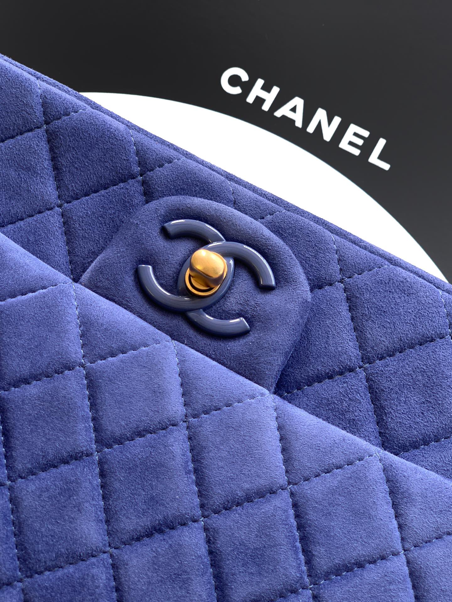 CHANEL 高仿 2.55 寶藍色絨面菱格鏈條包 時尚亮眼奢華氣質女包｜歐美奢侈品精品推薦