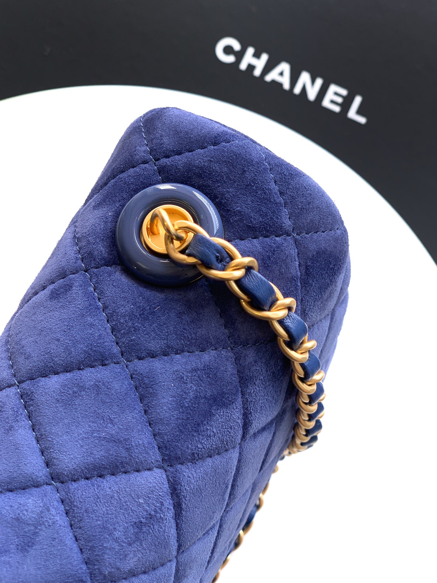 CHANEL 高仿 2.55 寶藍色絨面菱格鏈條包 時尚亮眼奢華氣質女包｜歐美奢侈品精品推薦