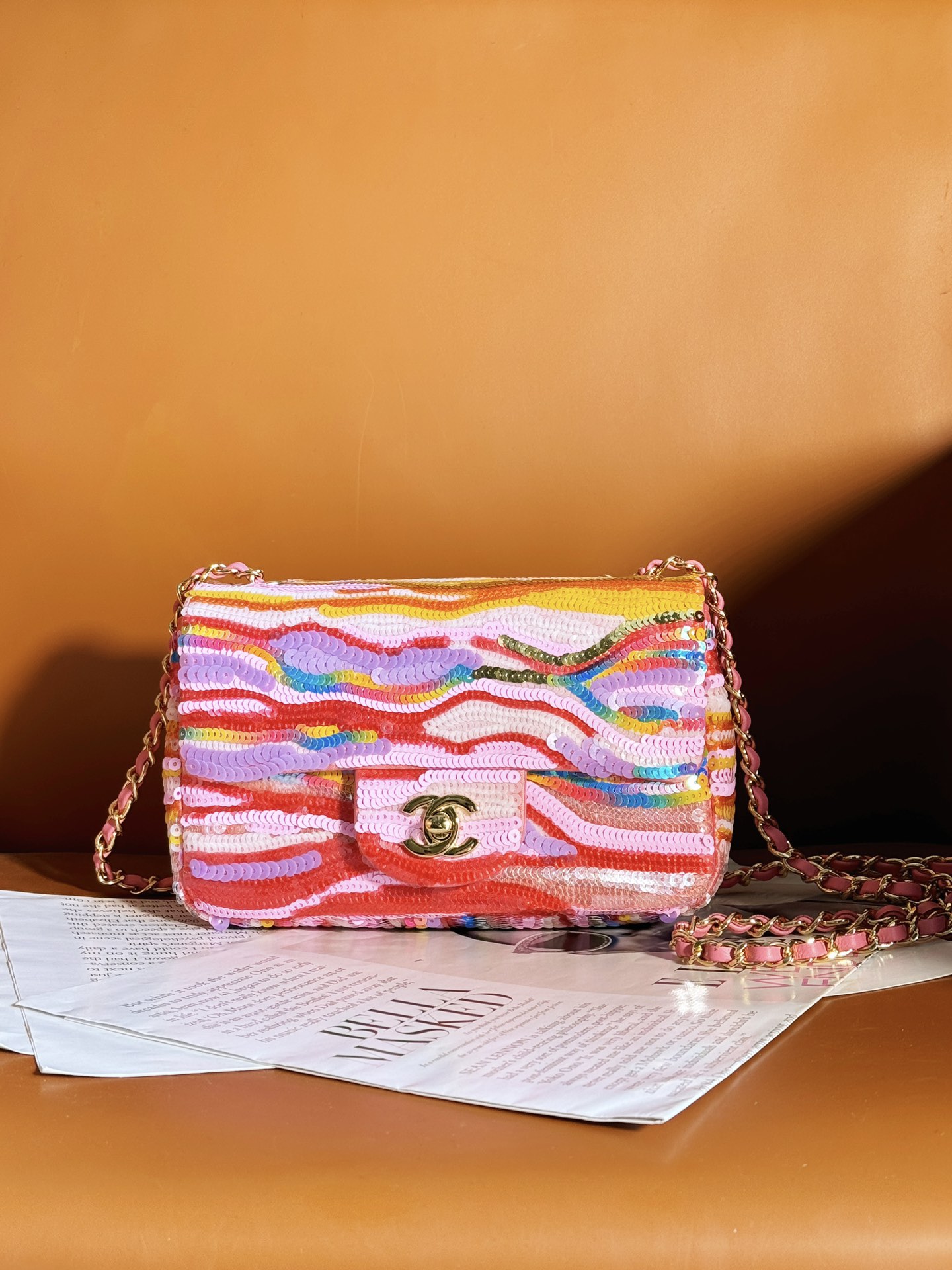 CHANEL 高仿 2.55 多彩亮片鏈條包 繽紛波紋設計時尚精品女包｜歐美奢侈品精品推薦