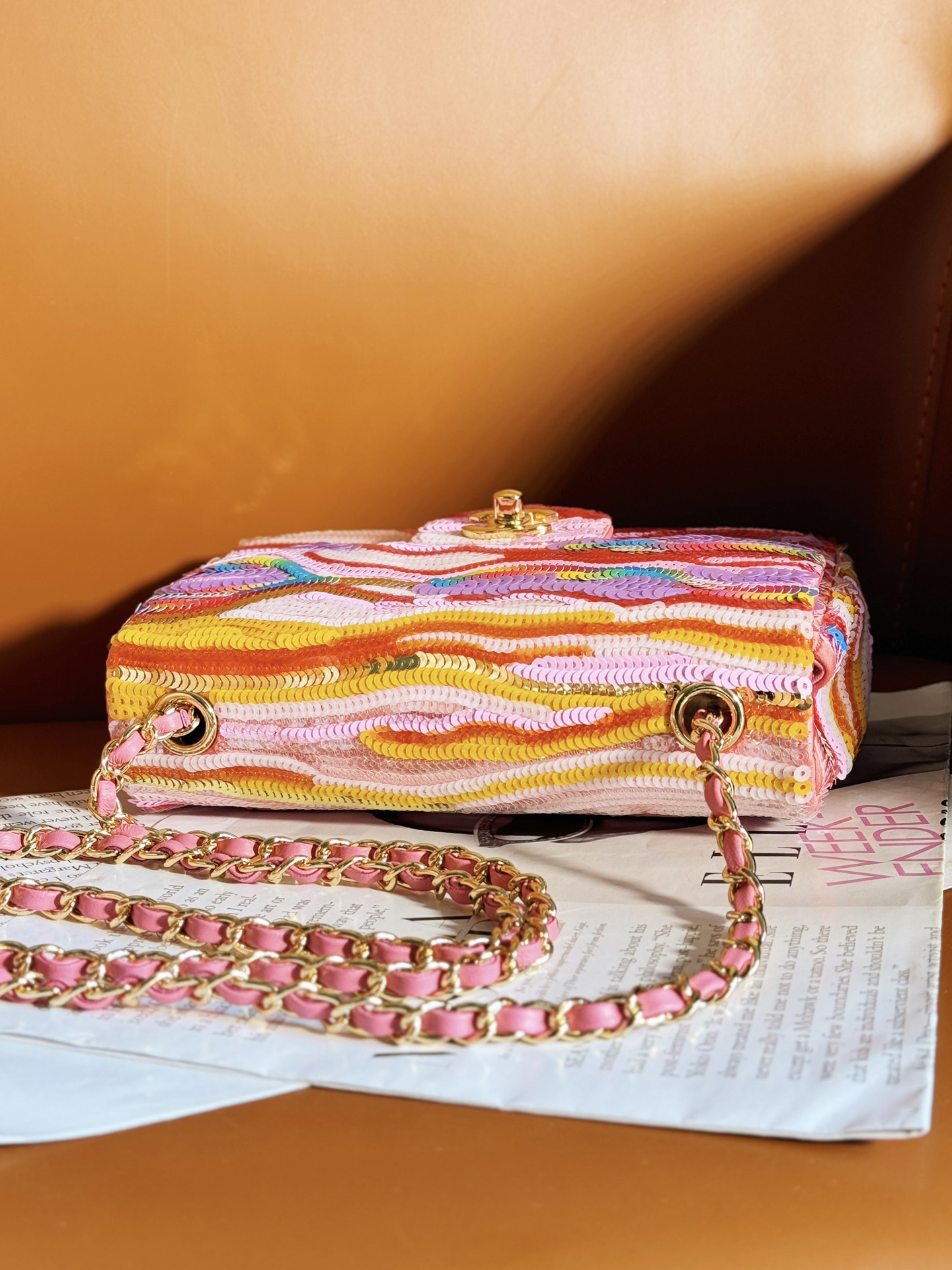 CHANEL 高仿 2.55 多彩亮片鏈條包 繽紛波紋設計時尚精品女包｜歐美奢侈品精品推薦