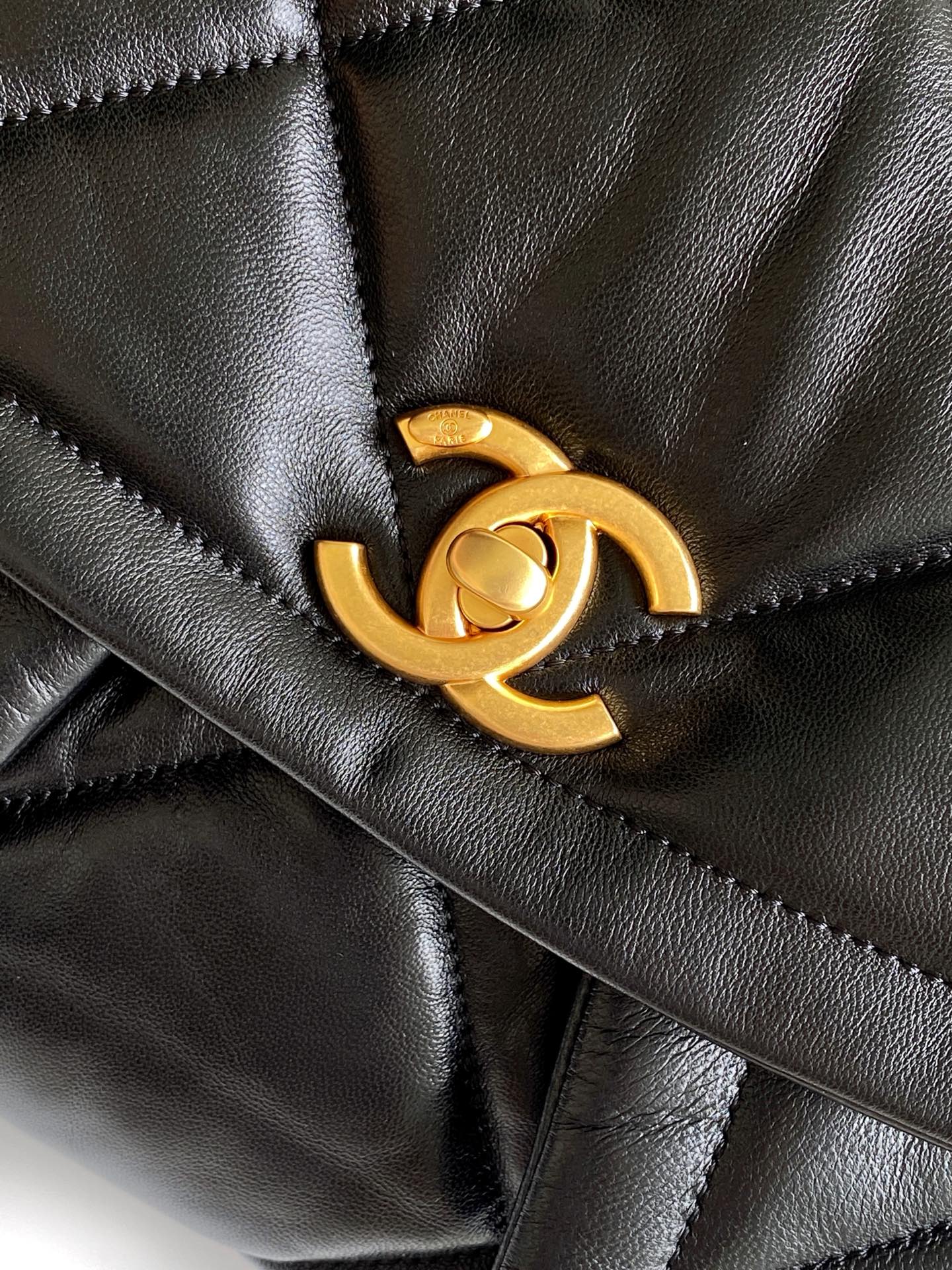 CHANEL 高仿 雙口袋黑色菱格鏈條包 經典復古金鎖造型精品女包｜歐美奢侈品精品推薦